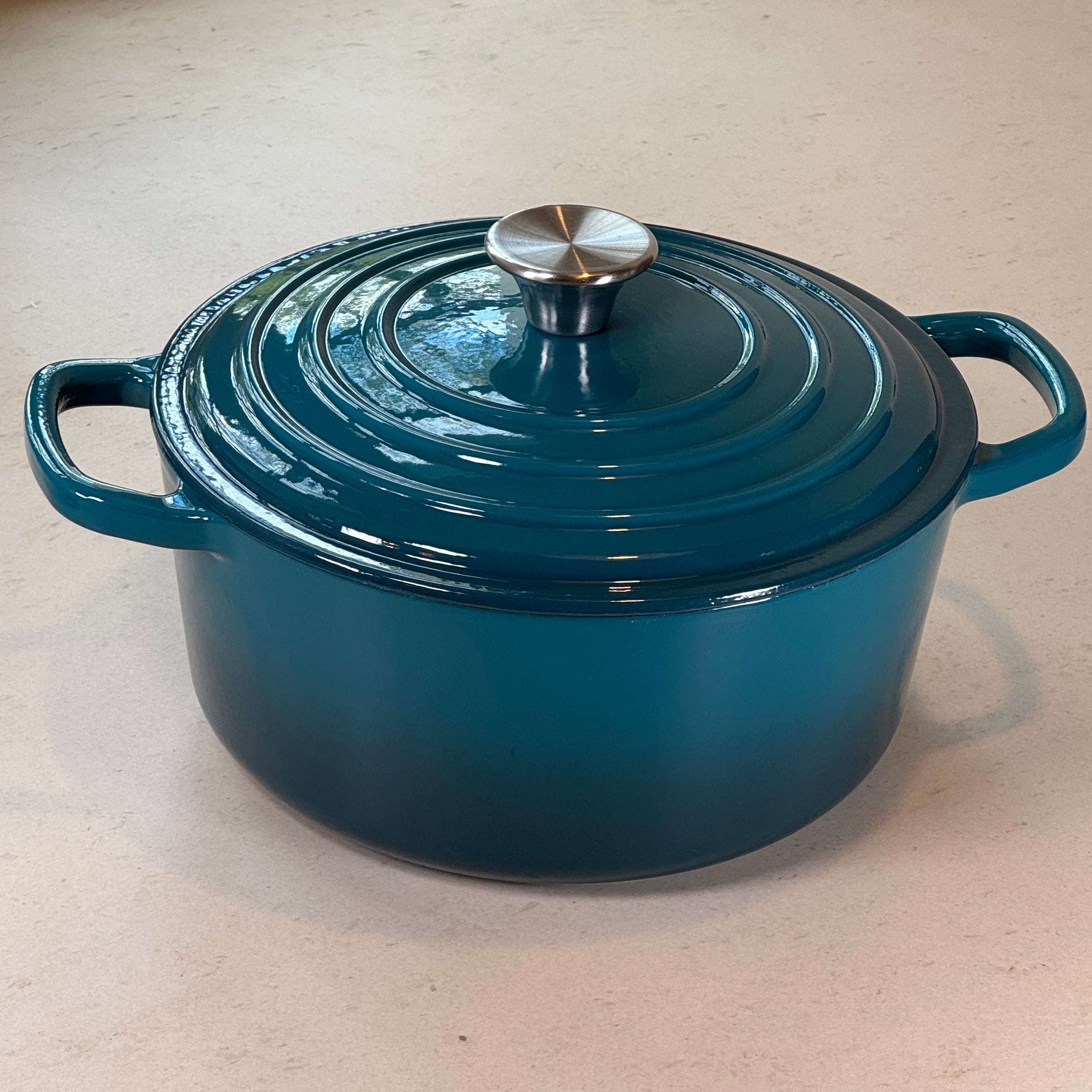 Cocotte ronde en fonte émaillée – Bleu Cyan