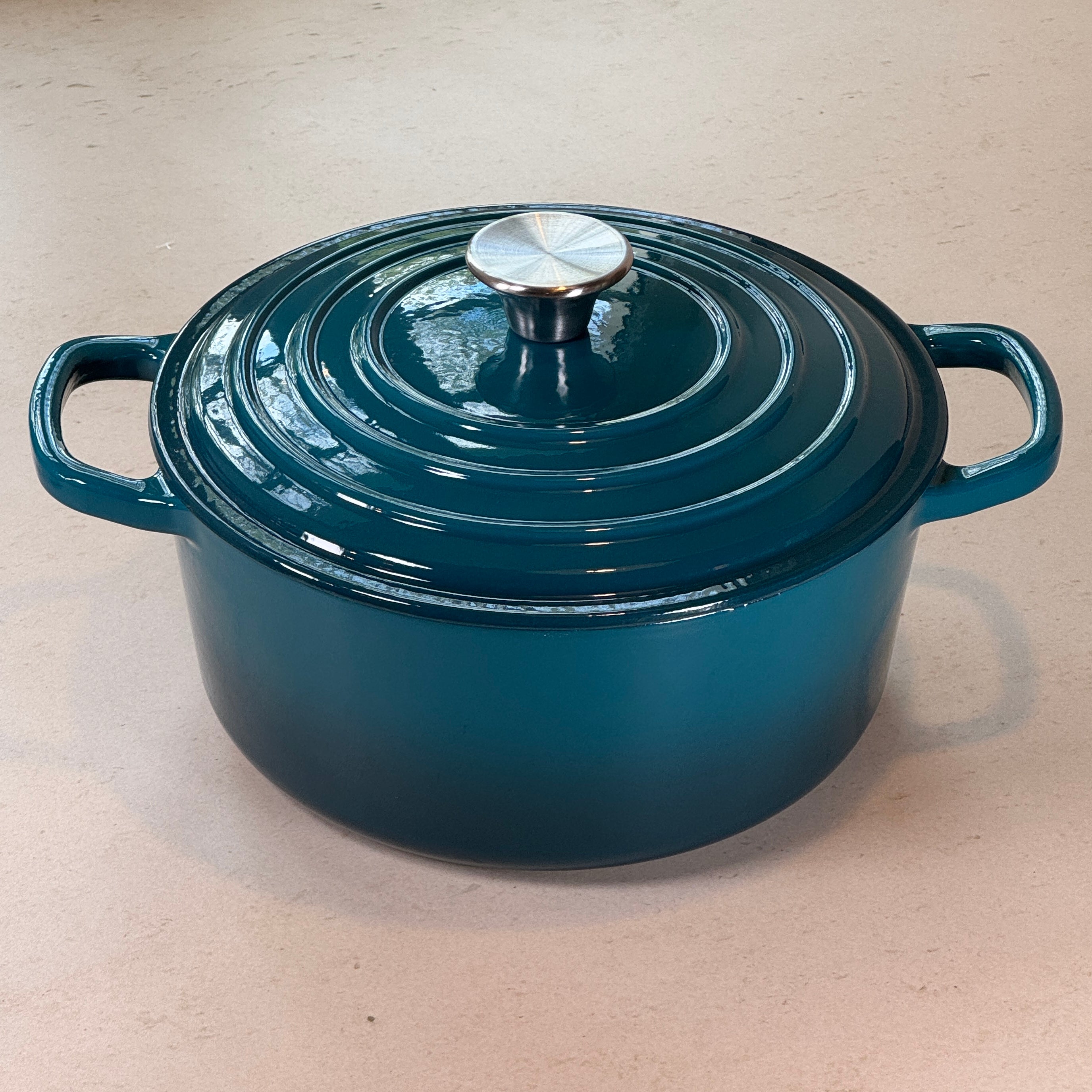 Cocotte ronde en fonte émaillée – Bleu Cyan