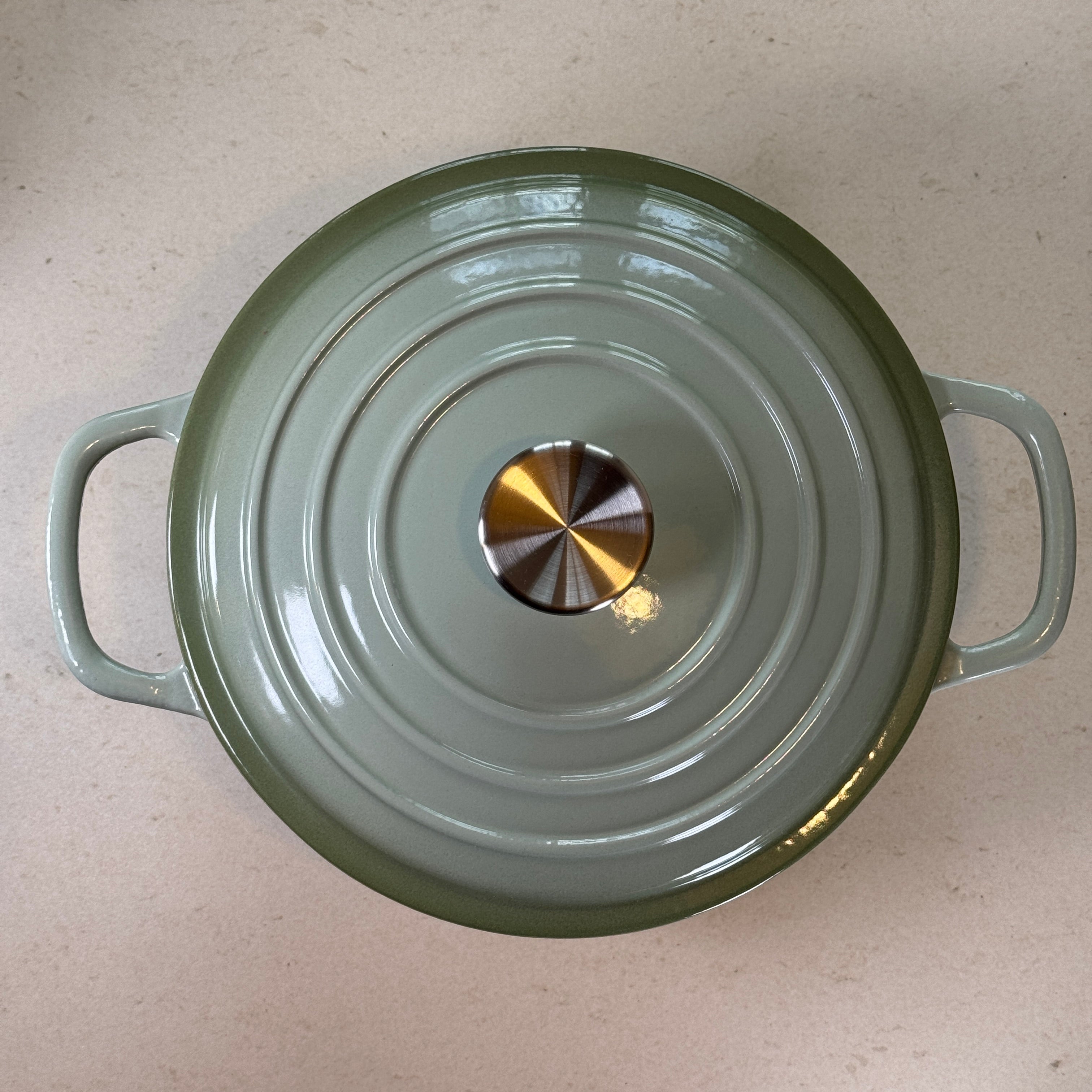 Cocotte ronde en fonte émaillée – Vert Sauge