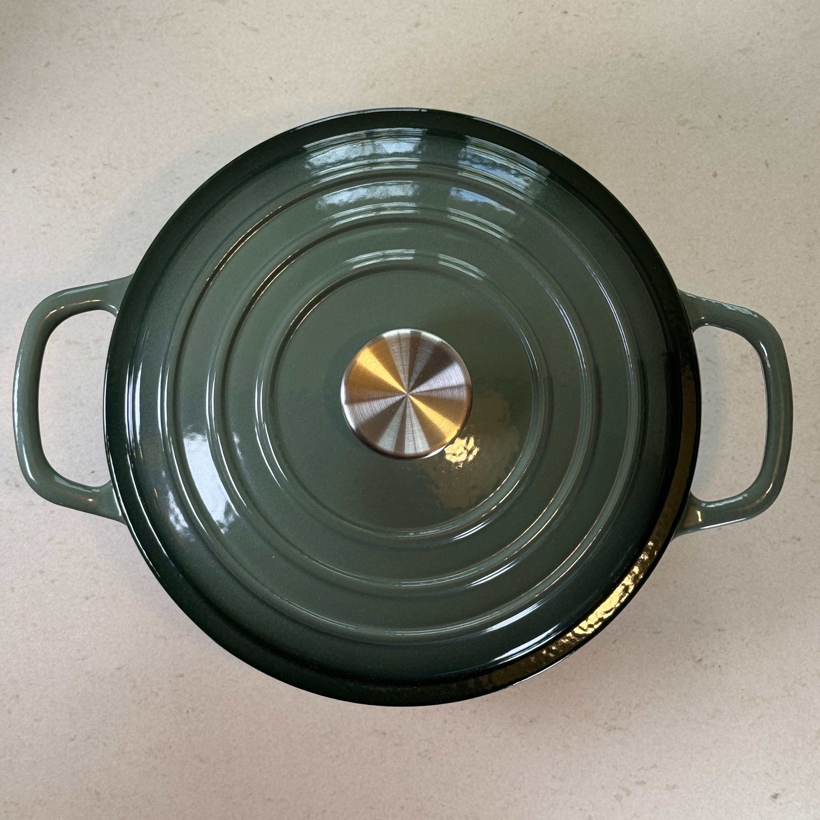 Cocotte ronde en fonte émaillée – Vert Sapin