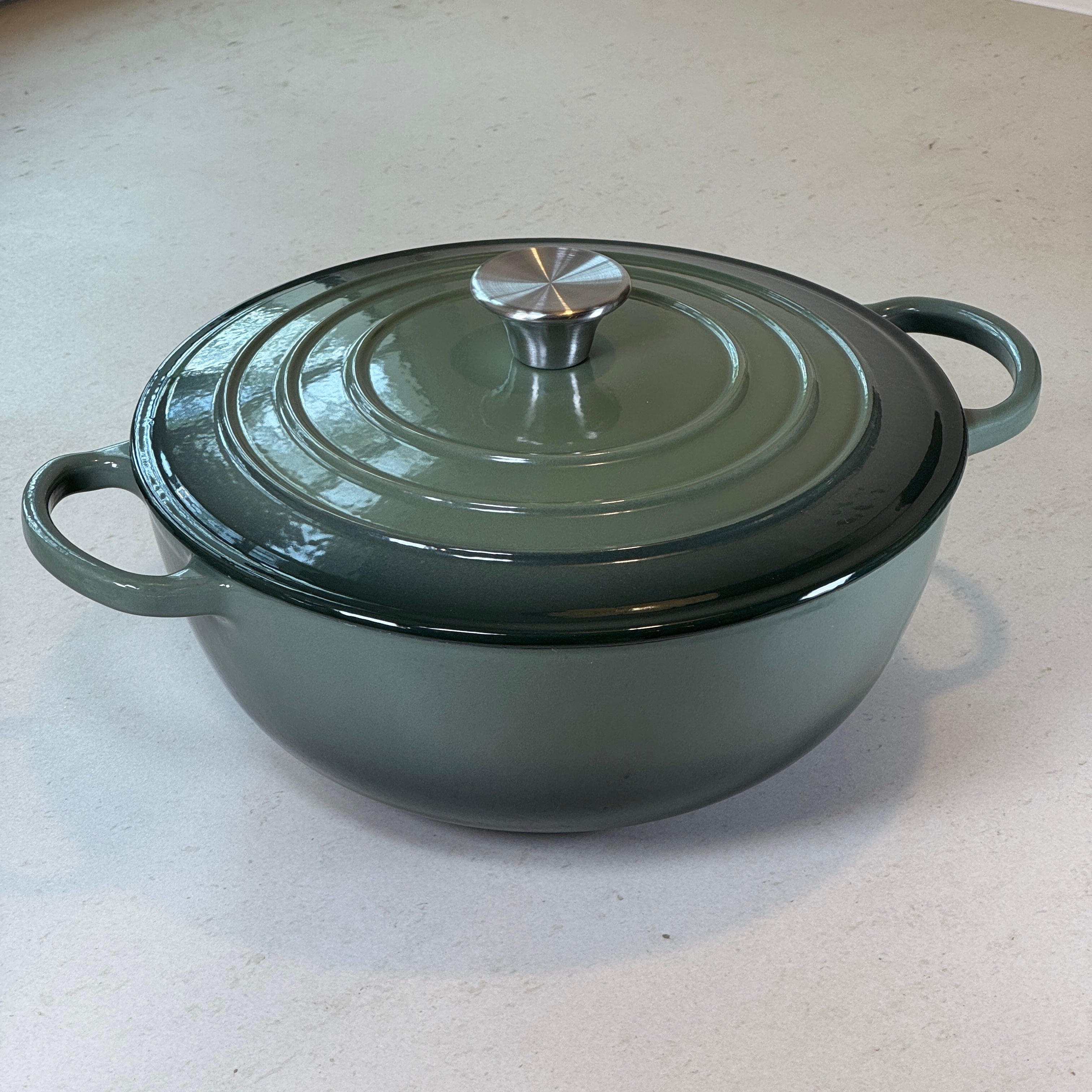 Marmite ronde en fonte émaillée – Vert Sapin