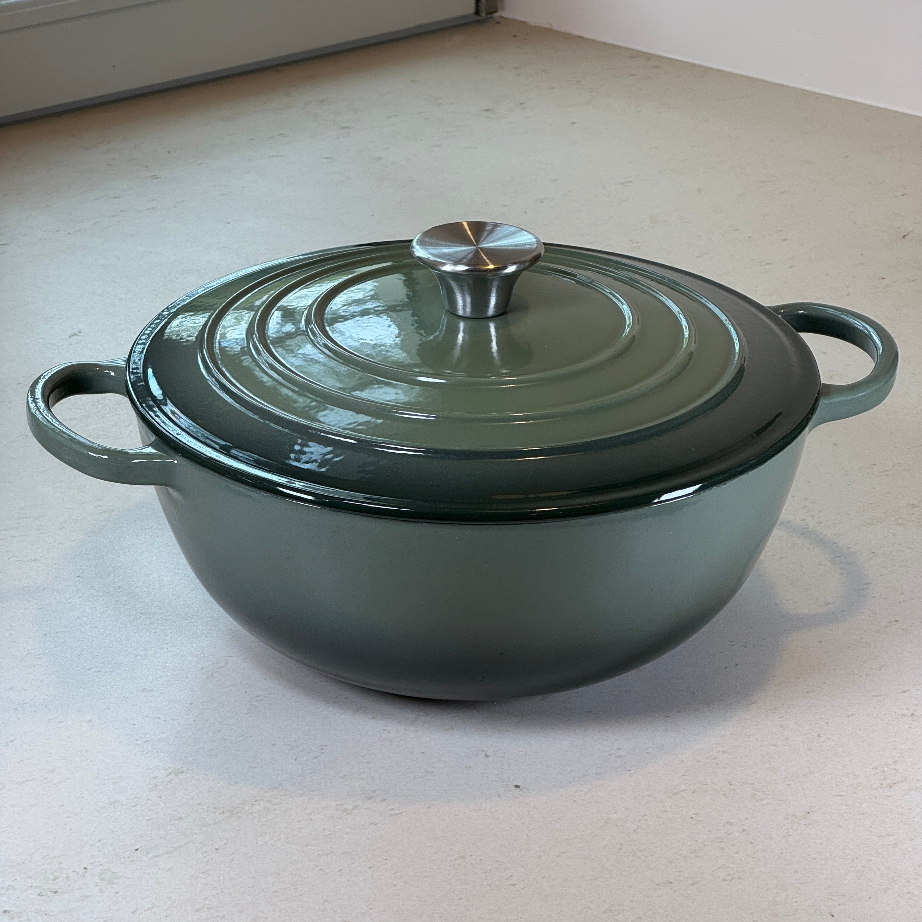 Marmite ronde en fonte émaillée – Vert Sapin