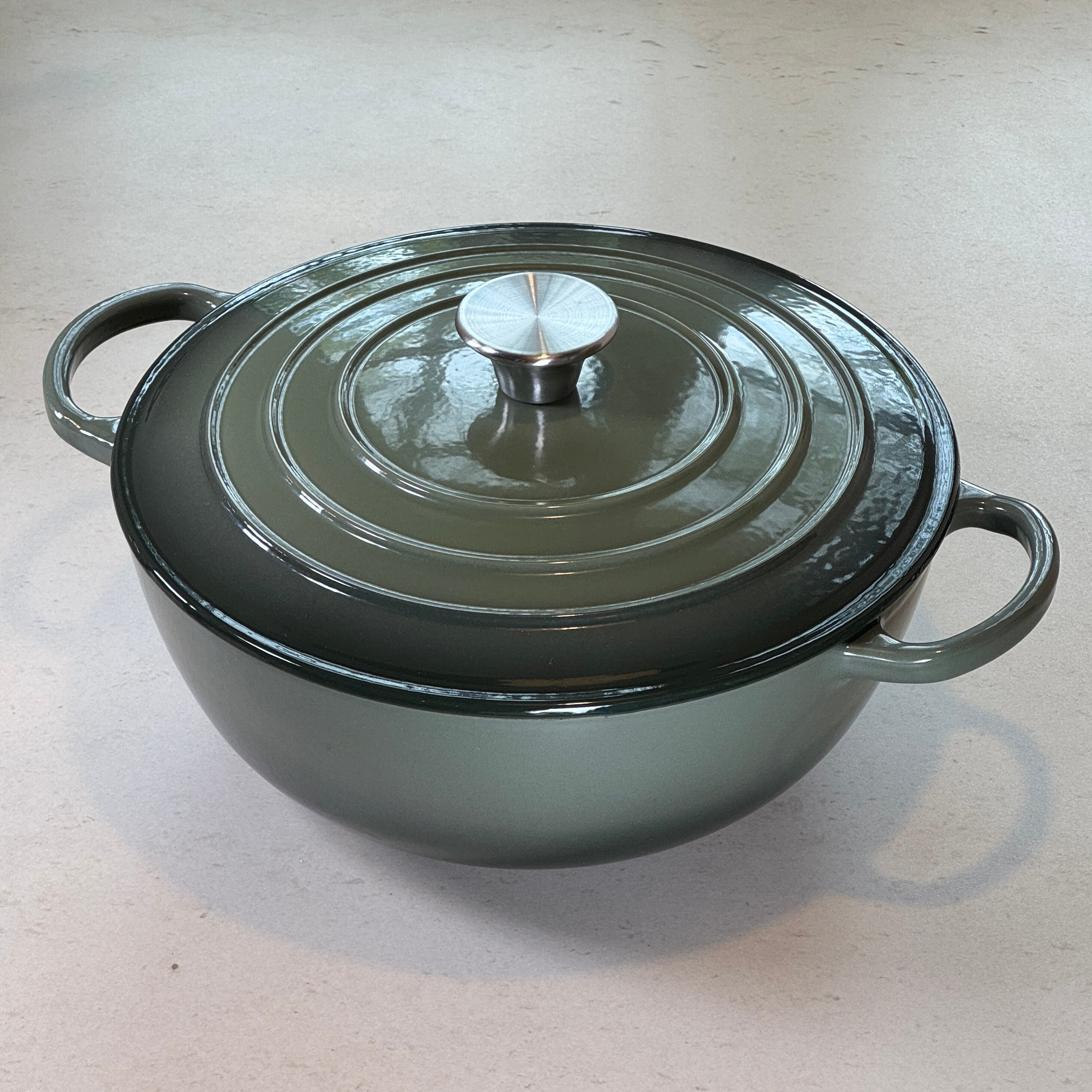 Marmite ronde en fonte émaillée – Vert Sapin