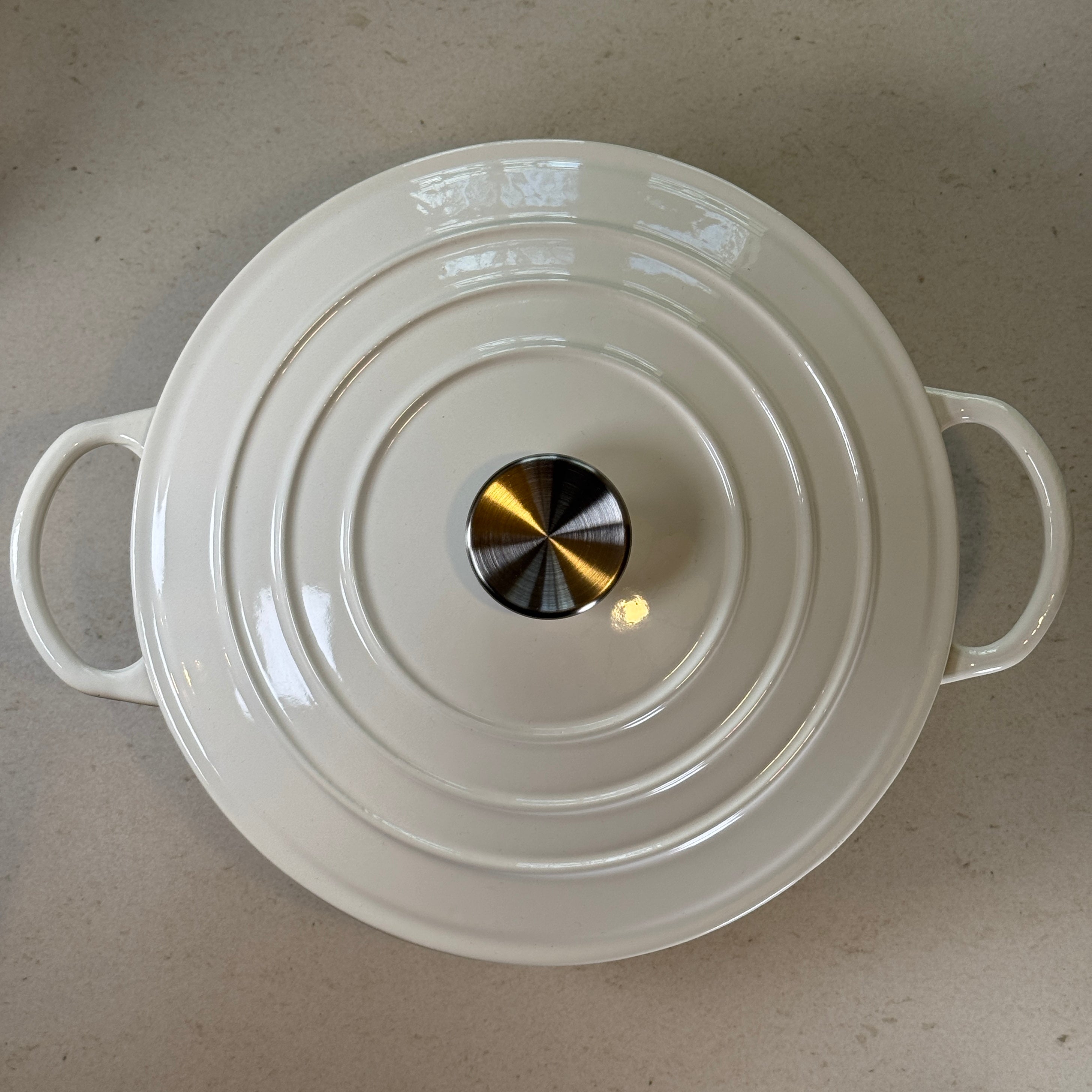 Marmite ronde en fonte émaillée – Blanc Vanille