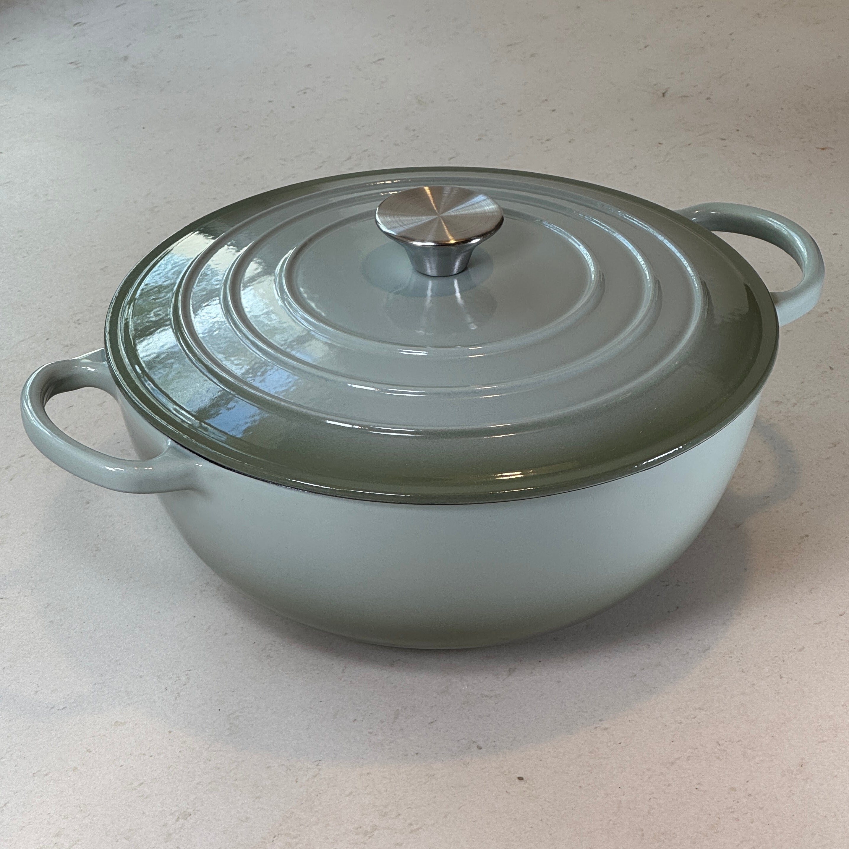 Marmite ronde en fonte émaillée – Vert Sauge