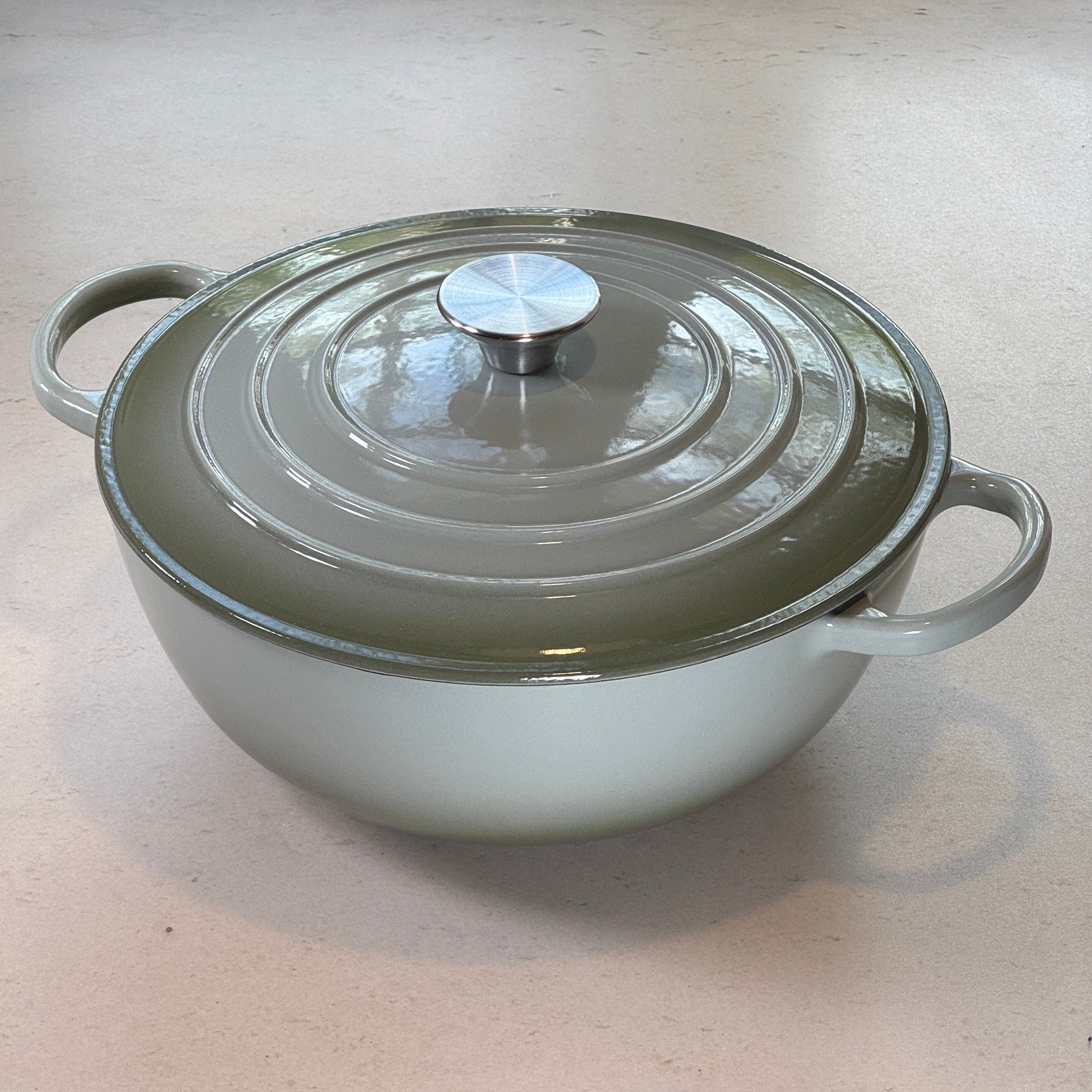 Marmite ronde en fonte émaillée – Vert Sauge