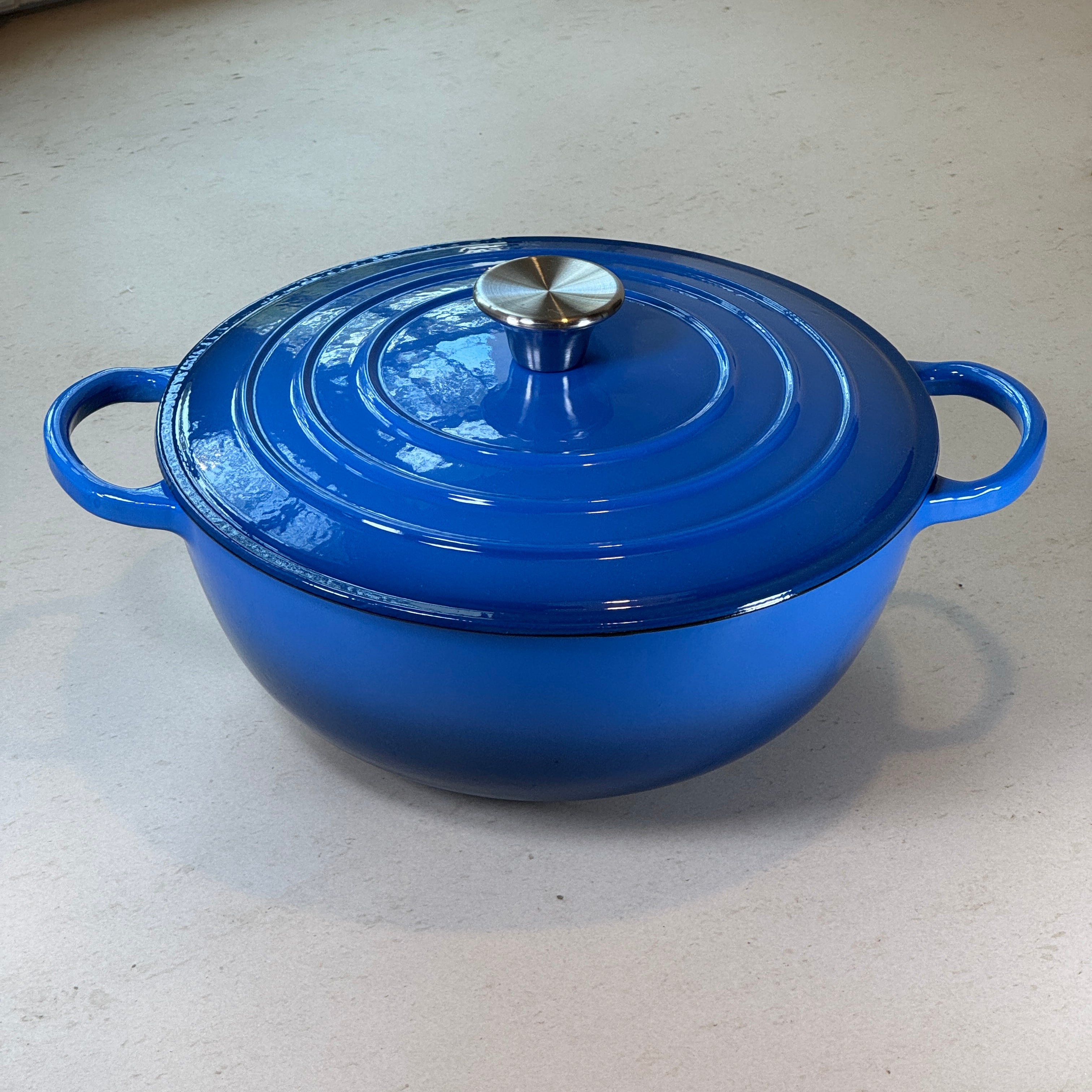 Marmite ronde en fonte émaillée – Bleu Myrtille