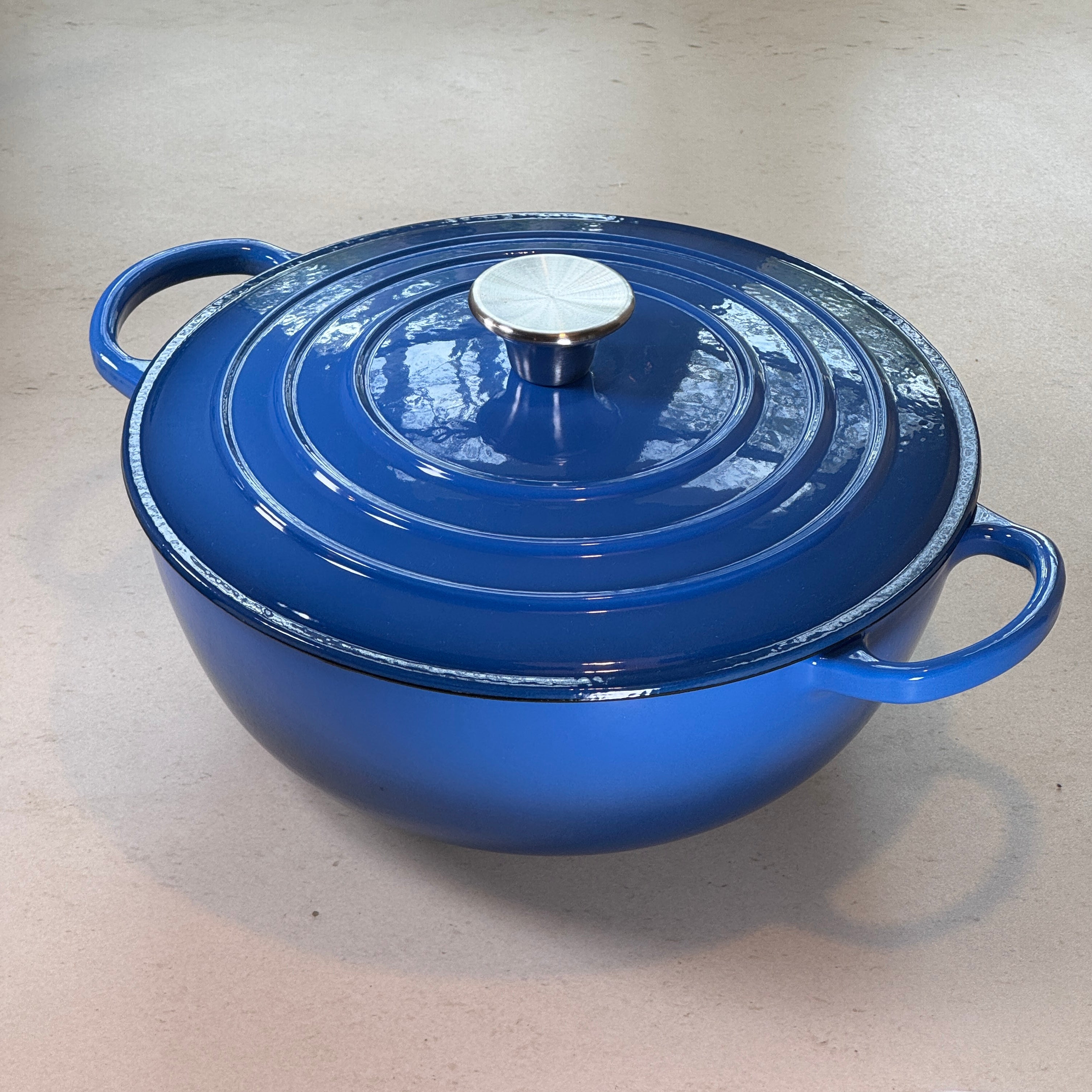 Marmite ronde en fonte émaillée – Bleu Myrtille