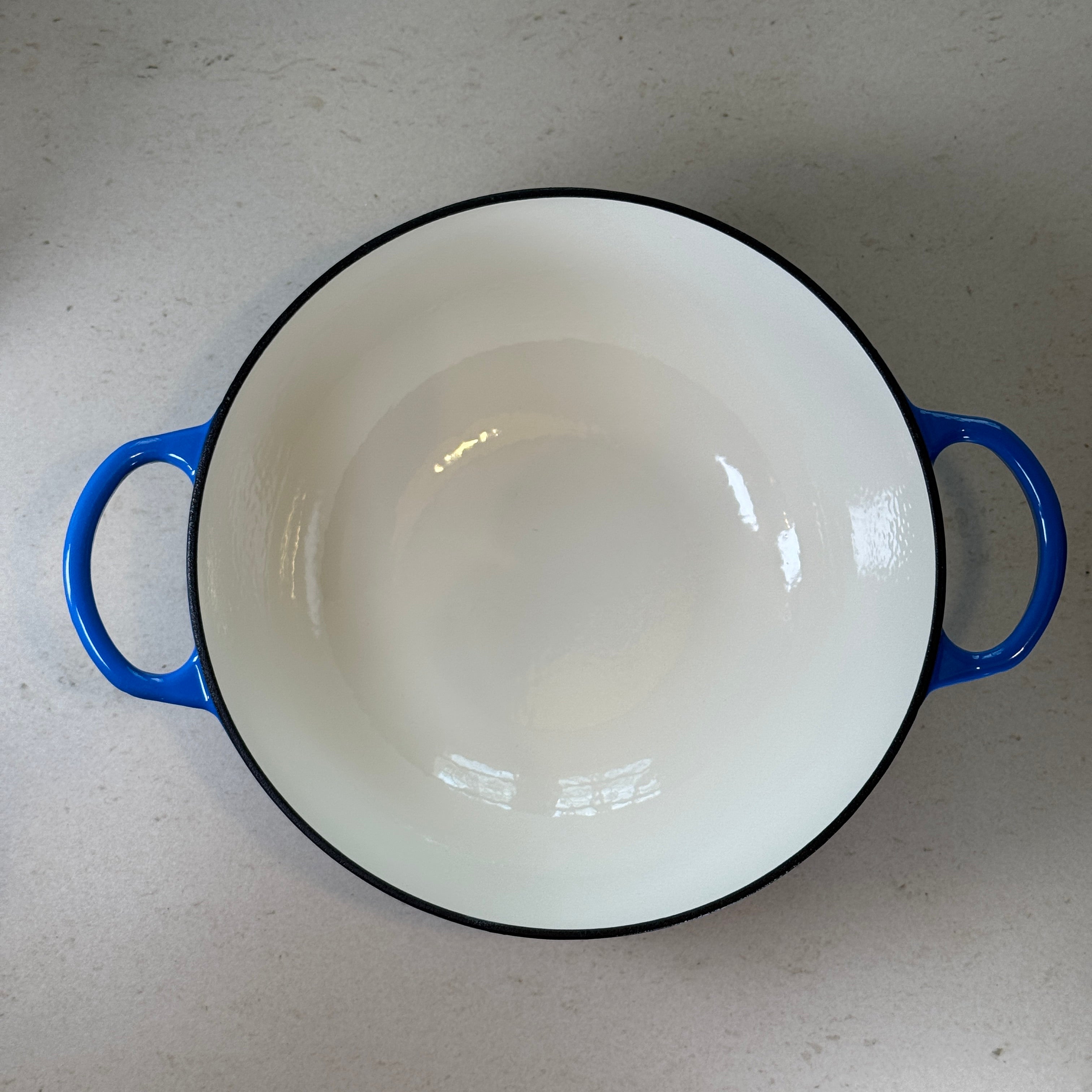 Marmite ronde en fonte émaillée – Bleu Myrtille