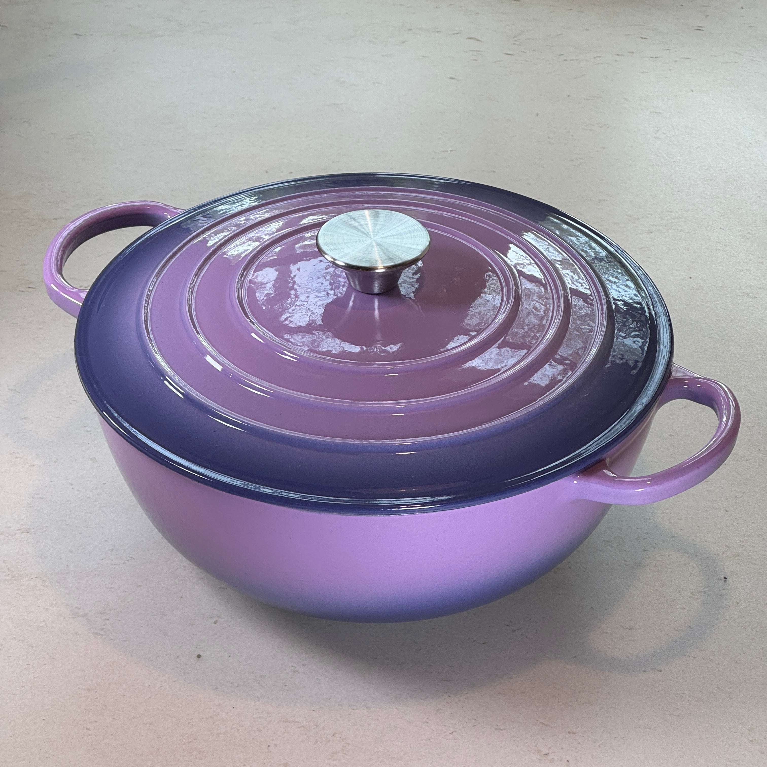 Marmite ronde en fonte émaillée – Violet Prune