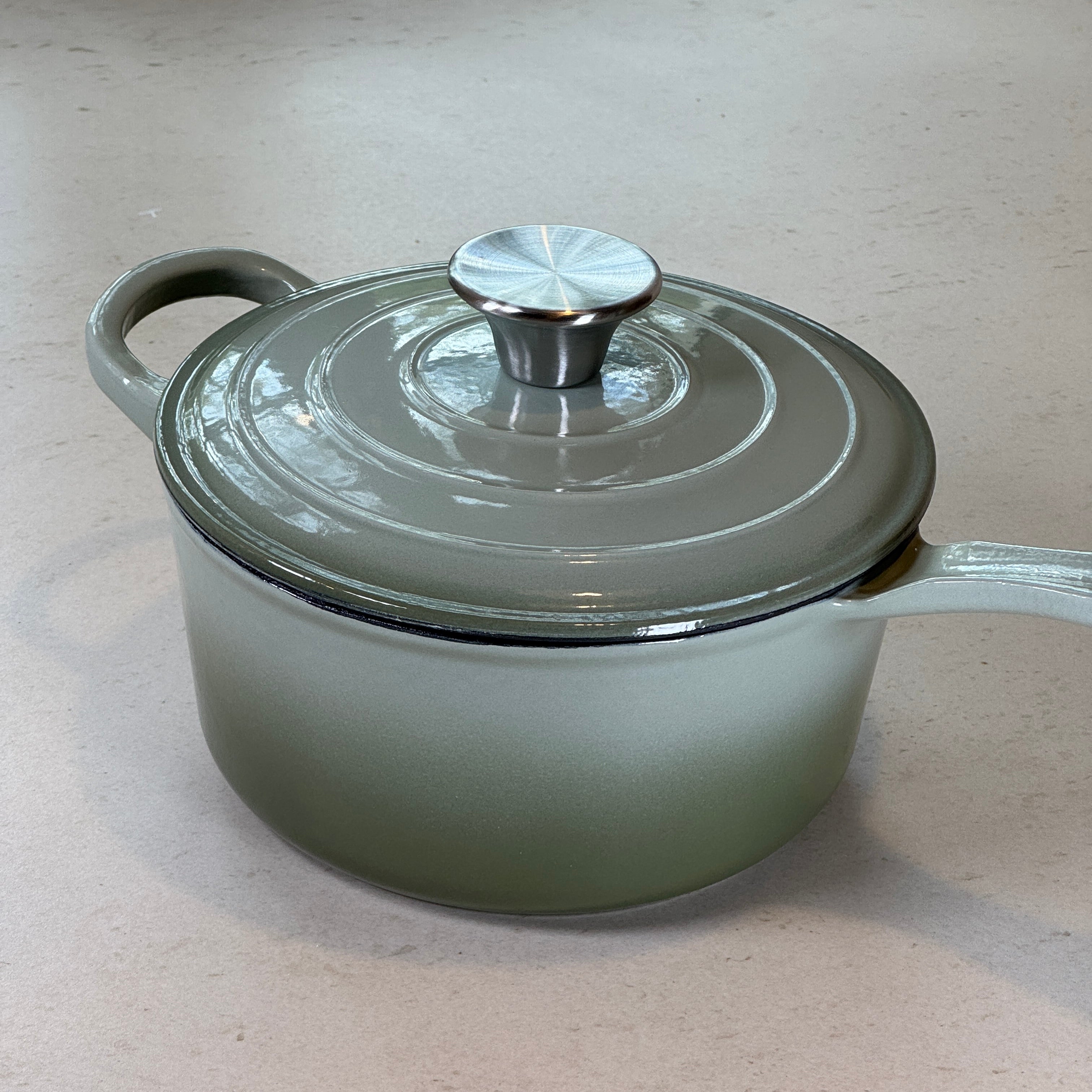 Casserole ronde en fonte émaillée – Vert Sauge