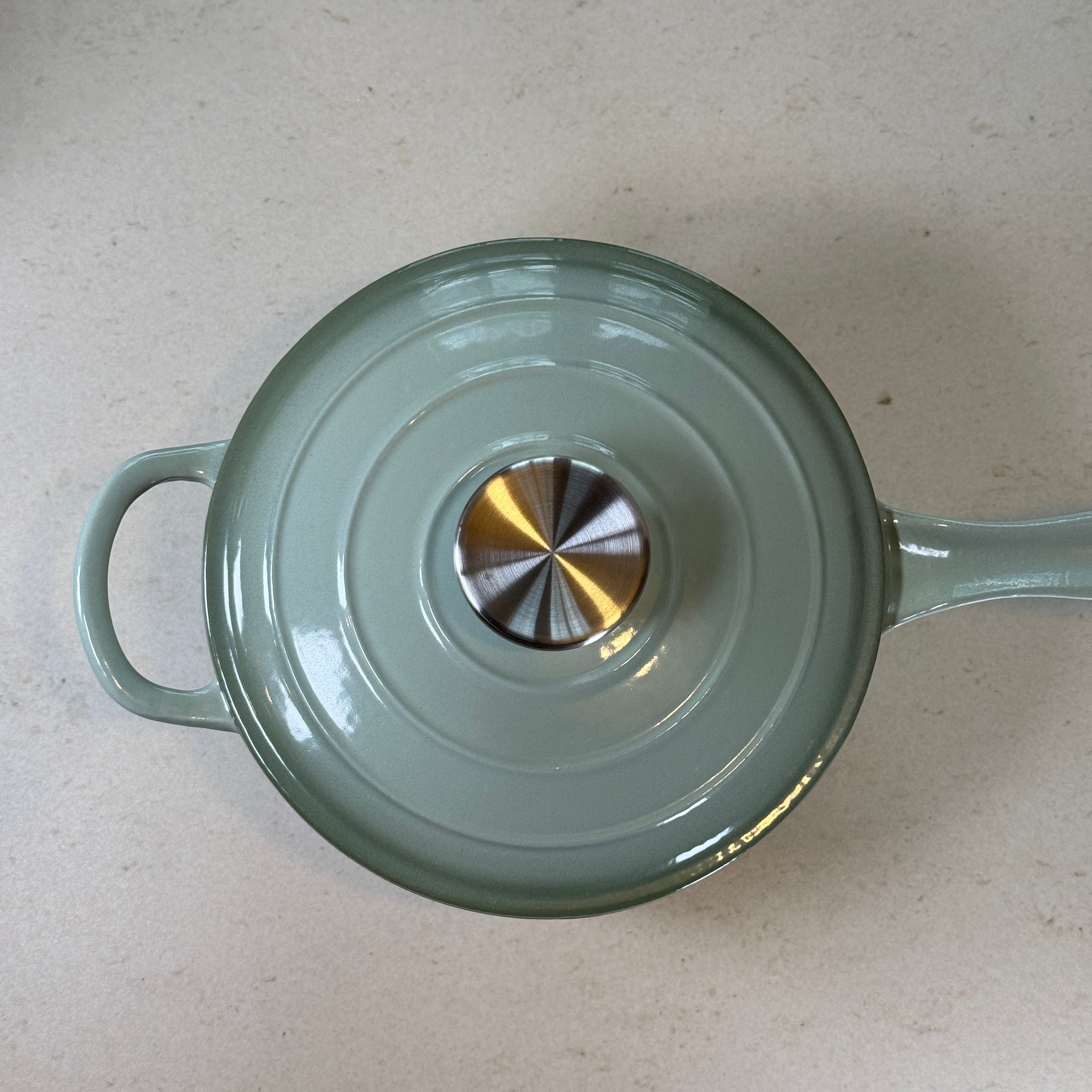 Casserole ronde en fonte émaillée – Vert Sauge