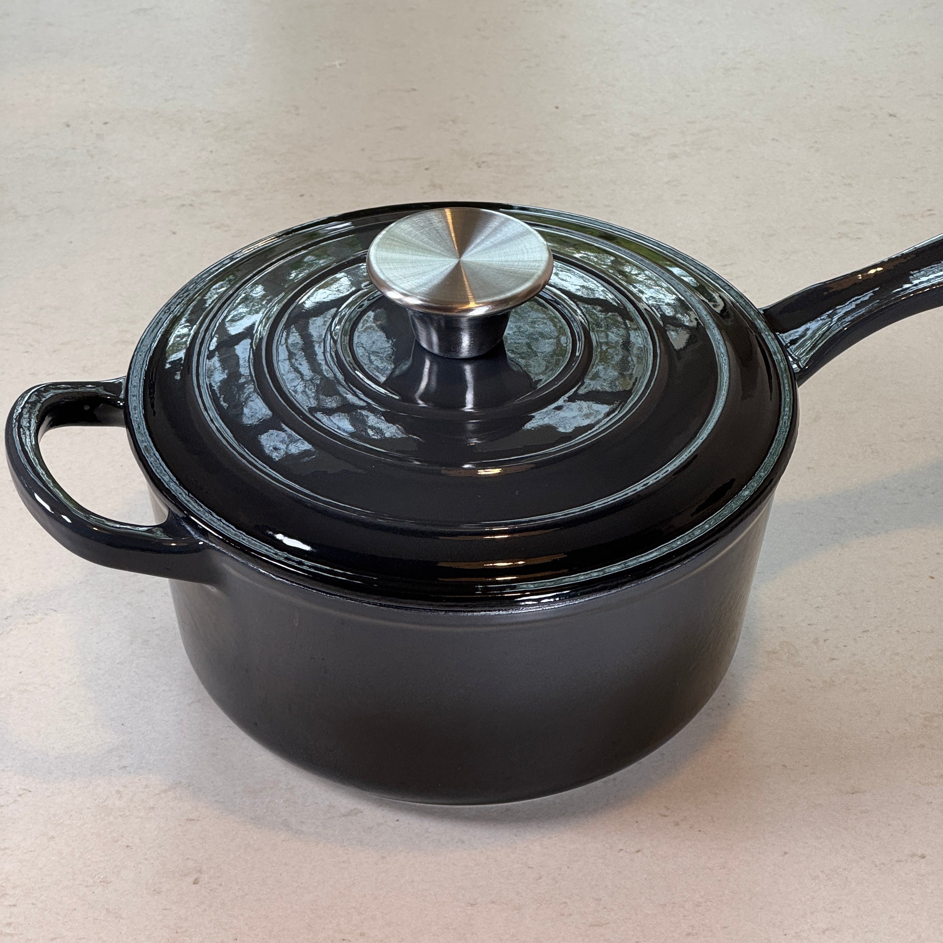 Casserole ronde en fonte émaillée – Gris Truffe