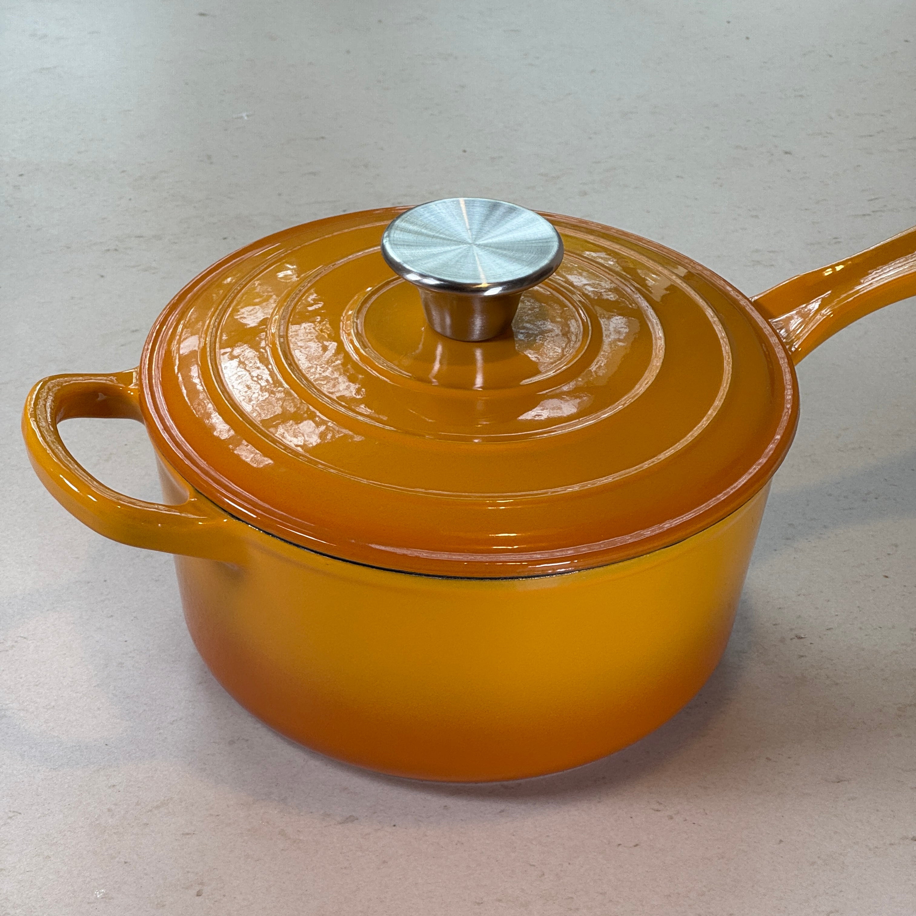 Casserole ronde en fonte émaillée – Jaune Moutarde