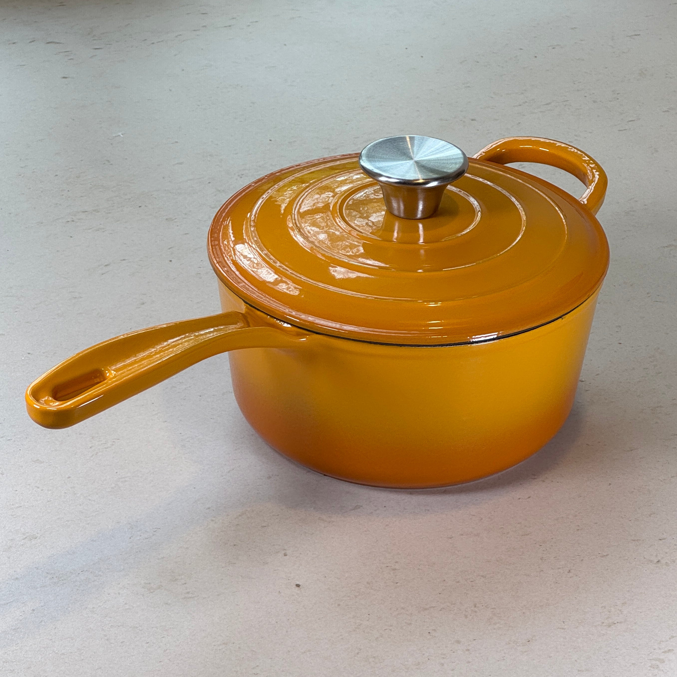 Casserole ronde en fonte émaillée – Jaune Moutarde