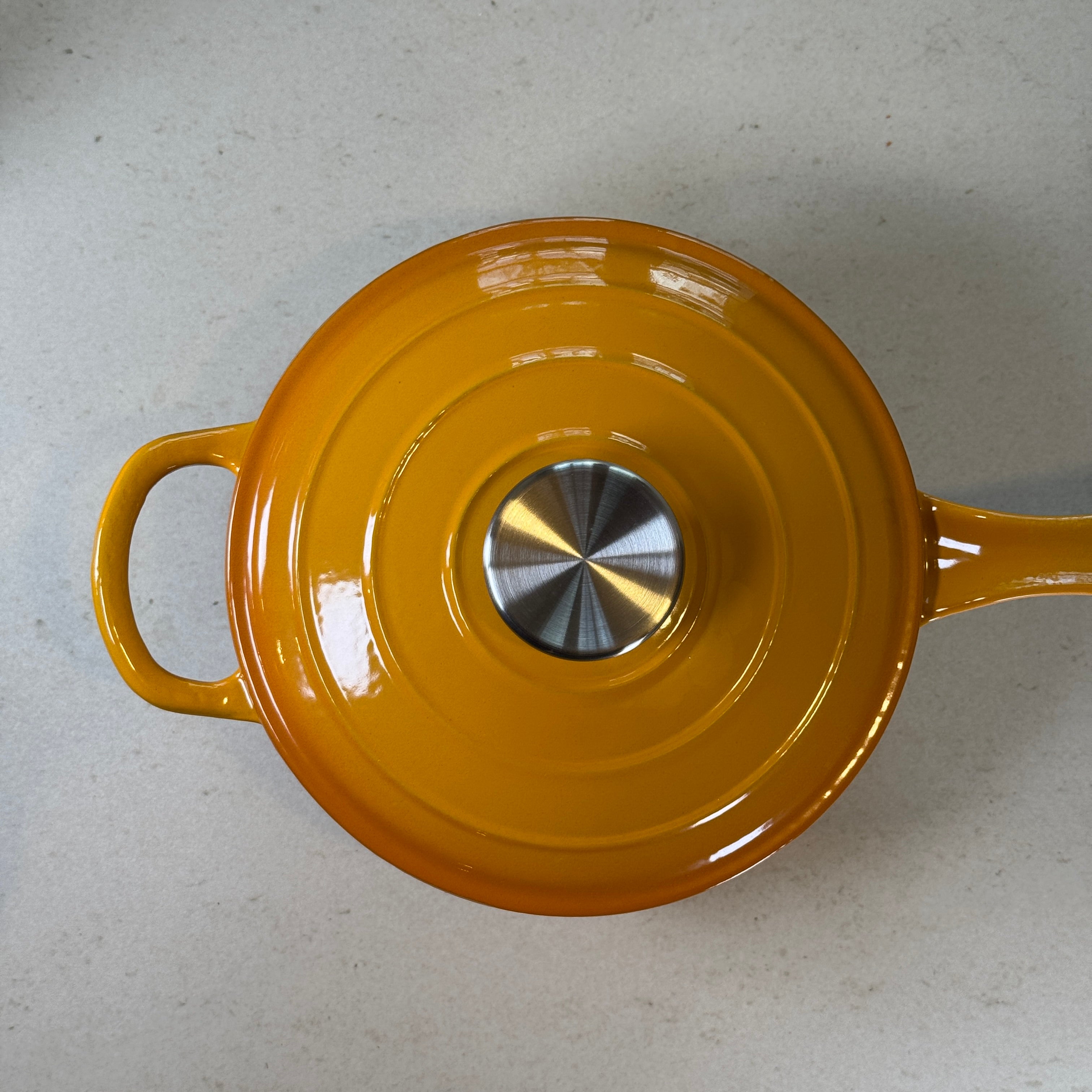 Casserole ronde en fonte émaillée – Jaune Moutarde