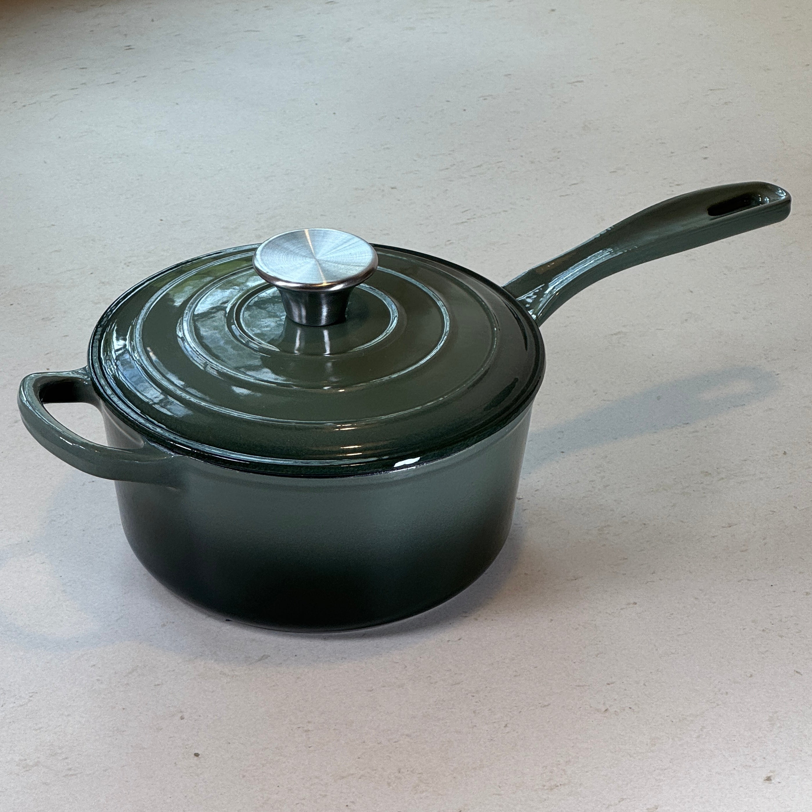 Casserole ronde en fonte émaillée – Vert Sapin