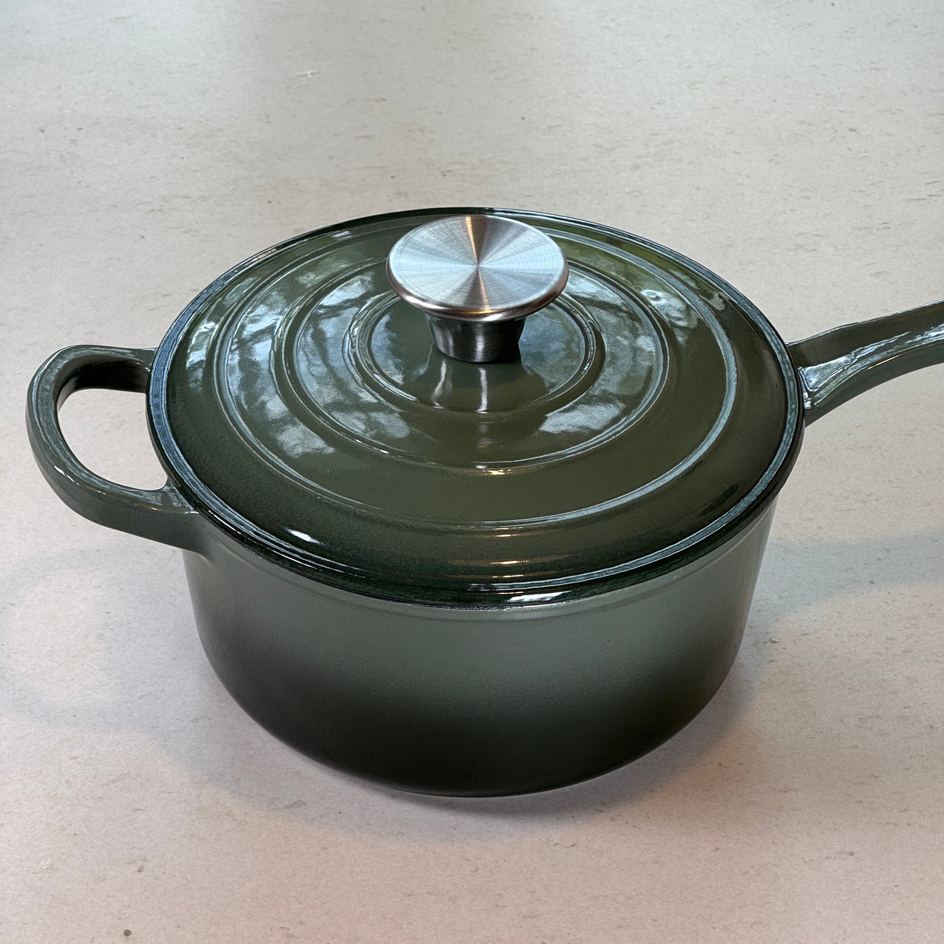 Casserole ronde en fonte émaillée – Vert Sapin