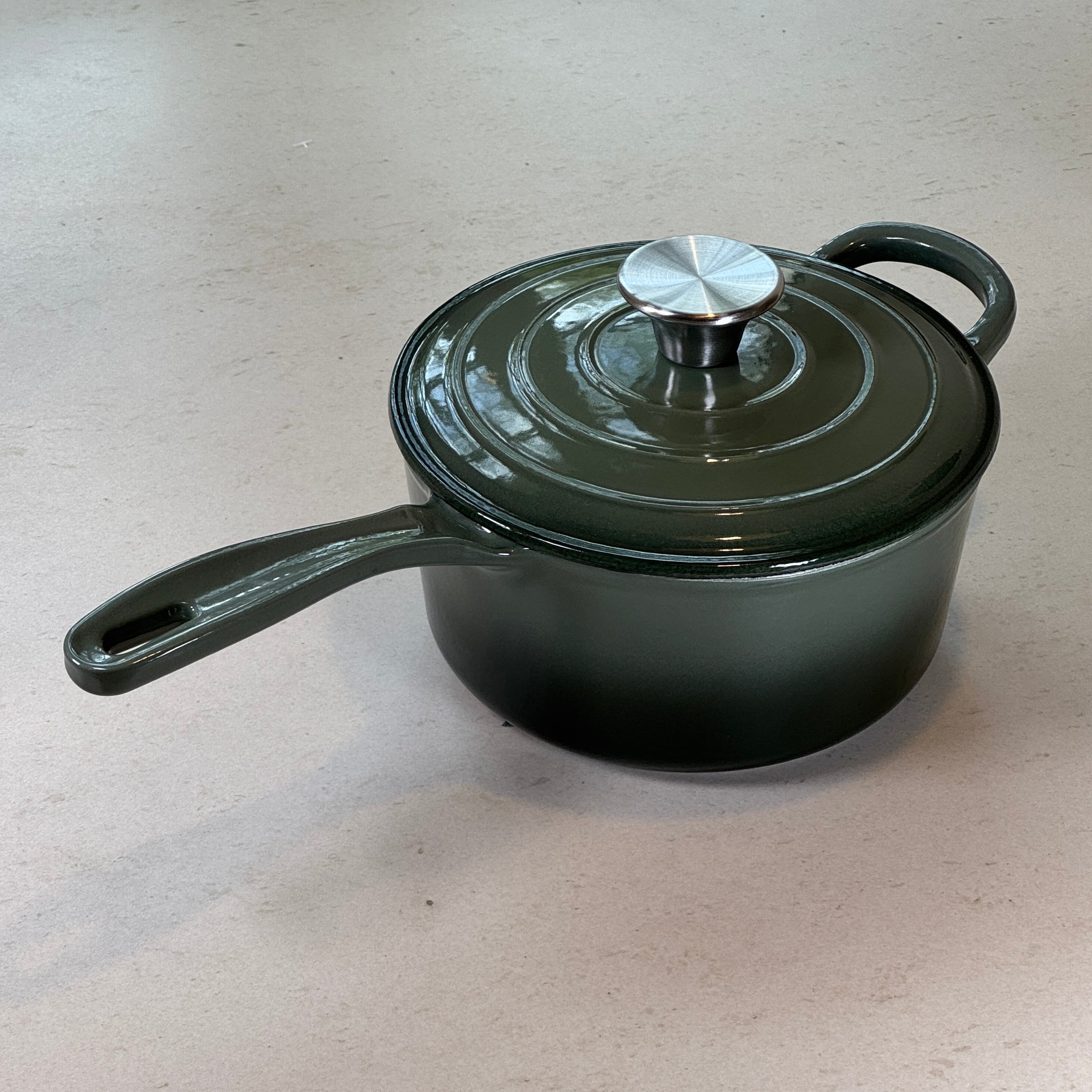 Casserole ronde en fonte émaillée – Vert Sapin
