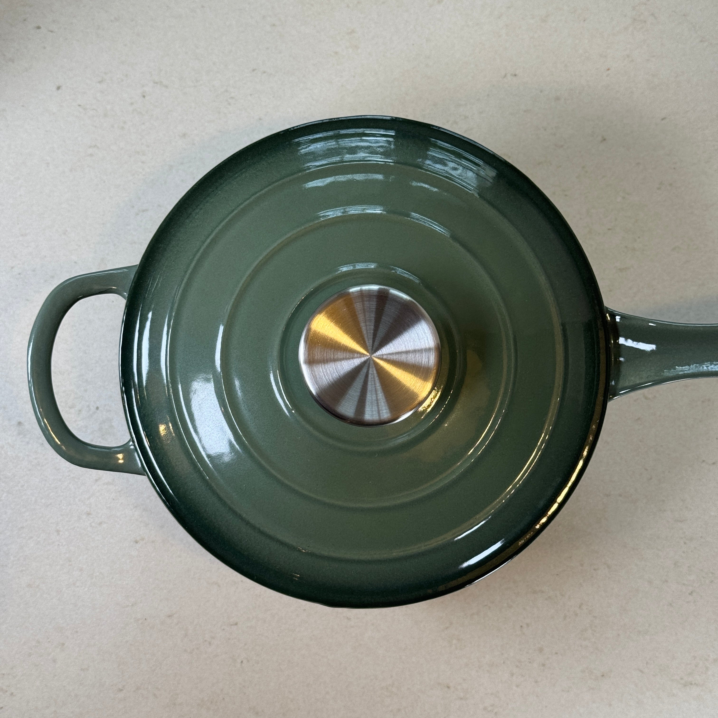 Casserole ronde en fonte émaillée – Vert Sapin