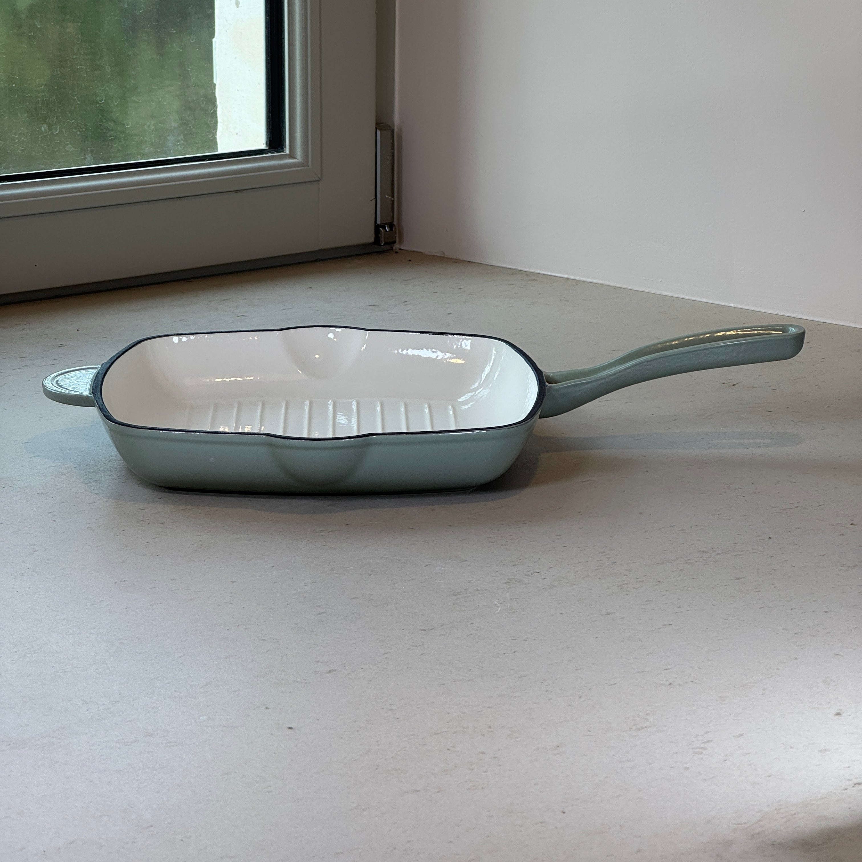 Quadratischer emaillierter Gusseisengrill - Salbeigrün