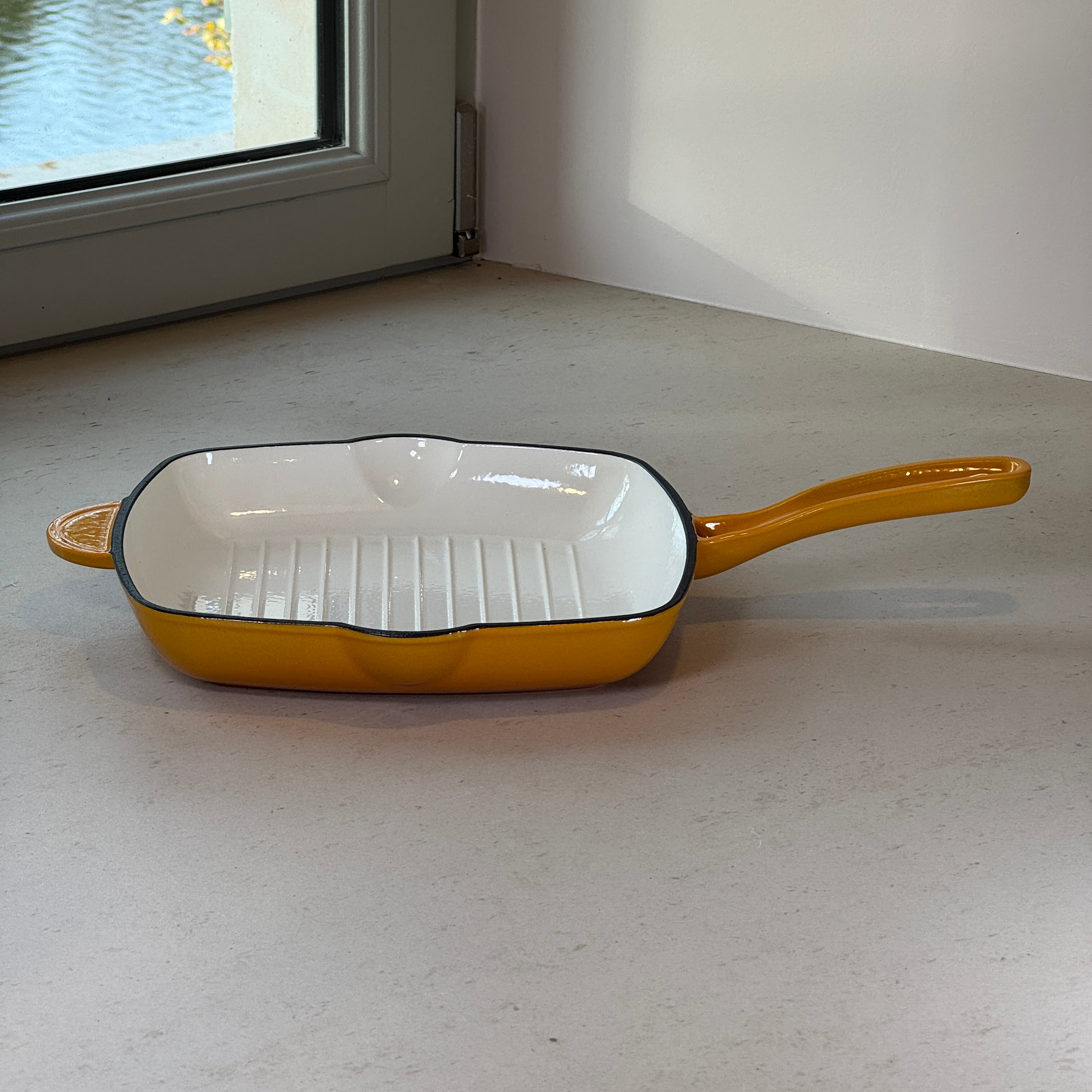 Quadratischer emaillierter Gusseisengrill - Senfgelb