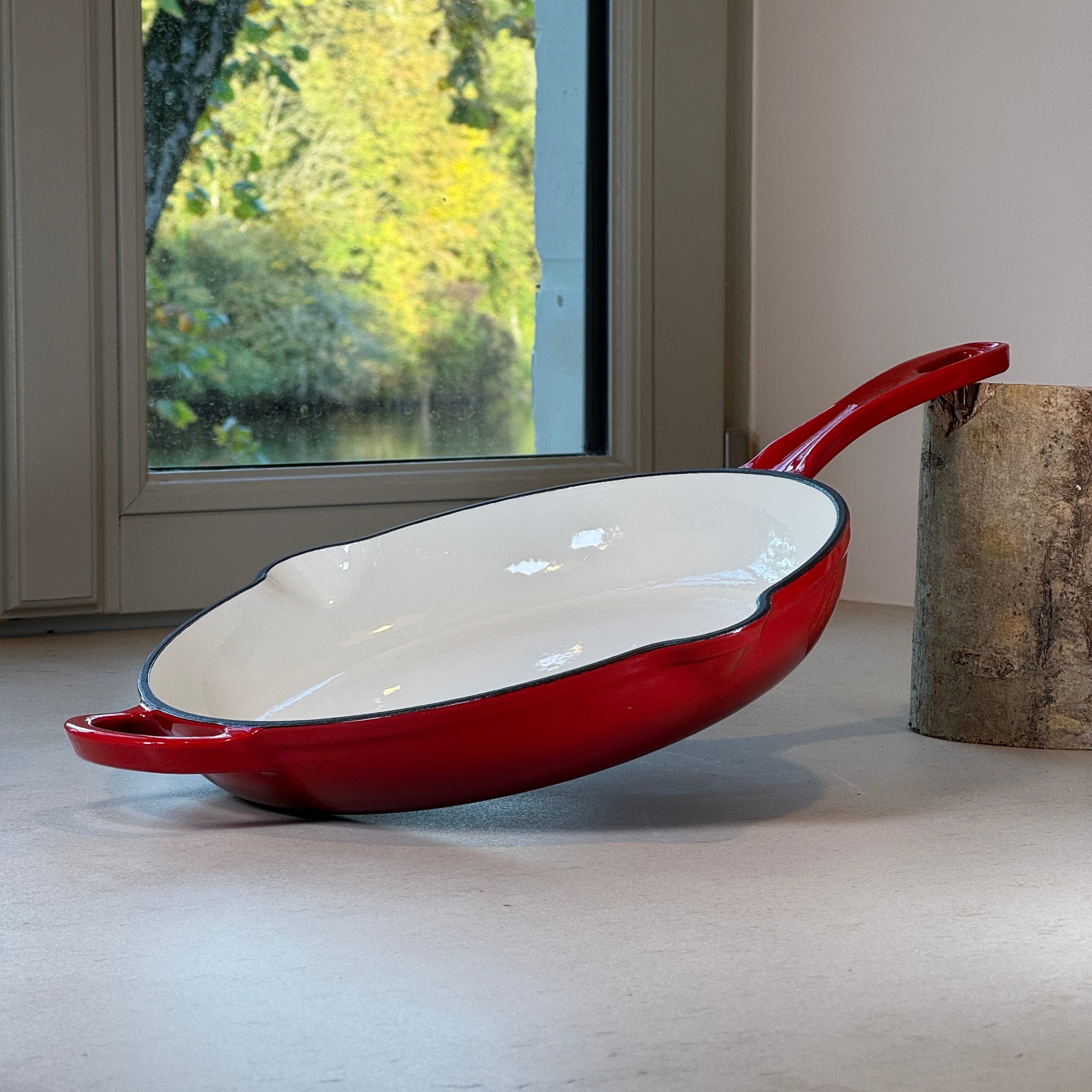 Poêle ronde en fonte émaillée avec anse – Rouge Cerise