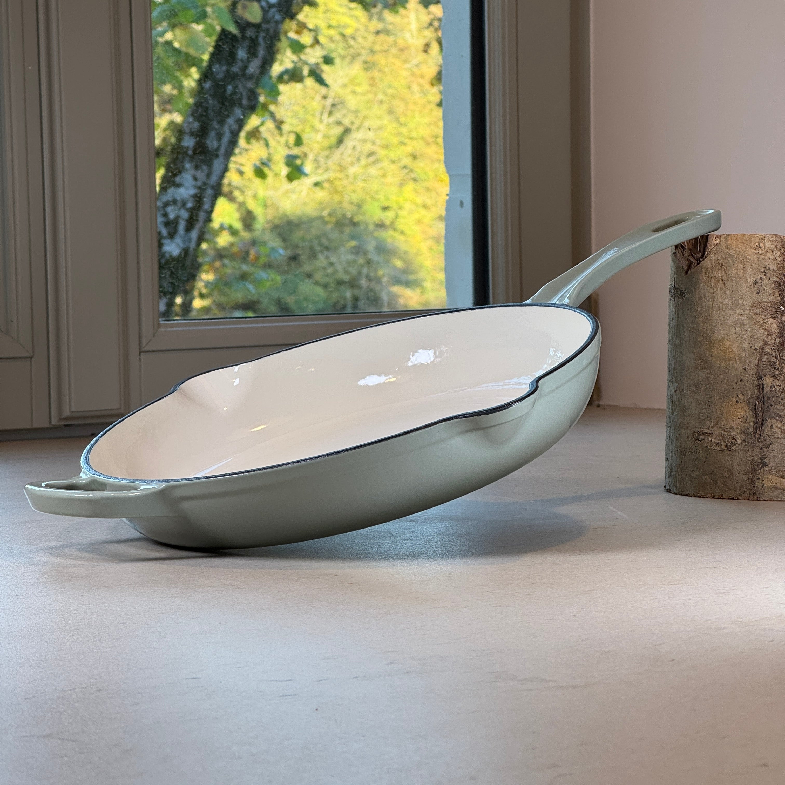 Poêle ronde en fonte émaillée avec anse – Vert Sauge