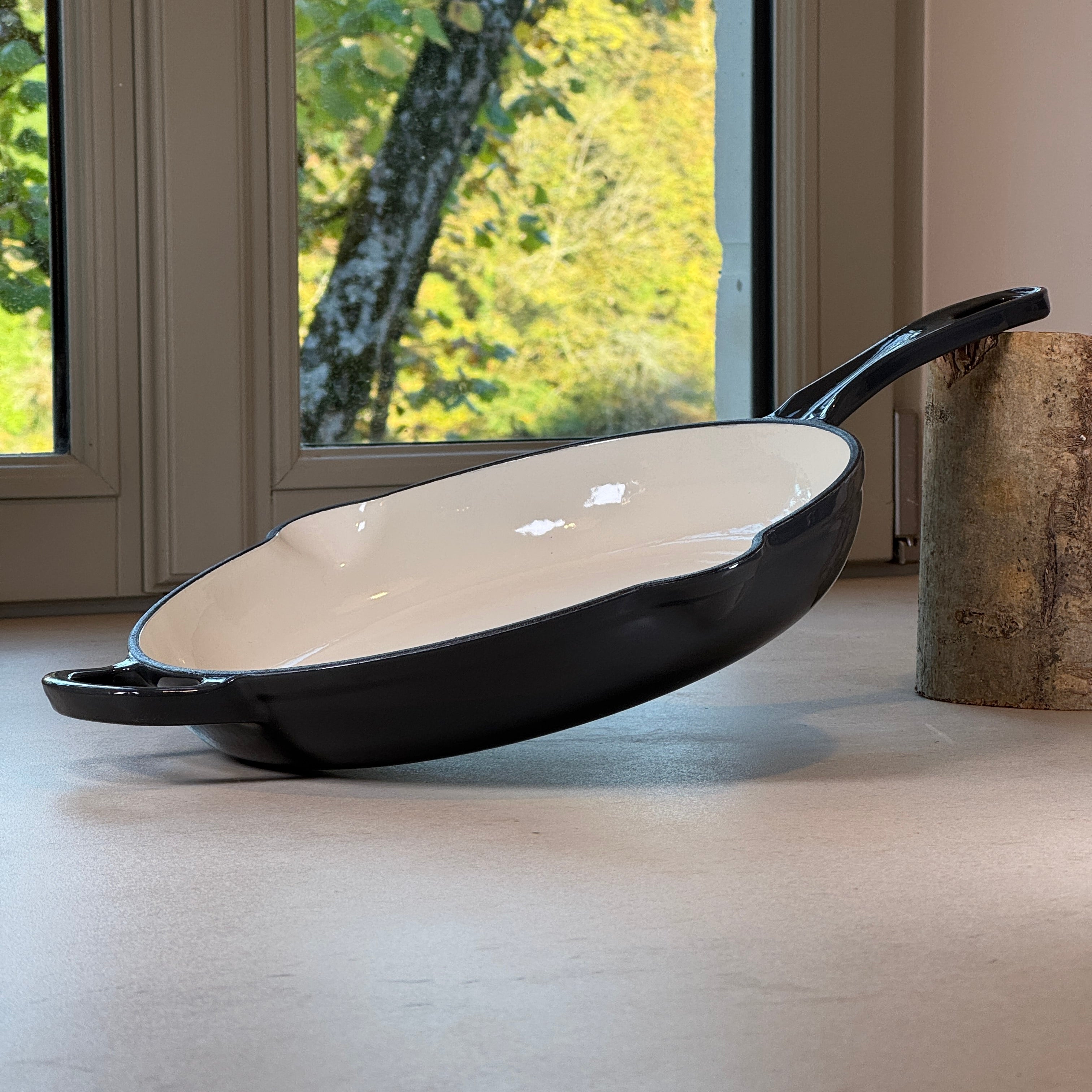 Poêle ronde en fonte émaillée avec anse – Gris Truffe