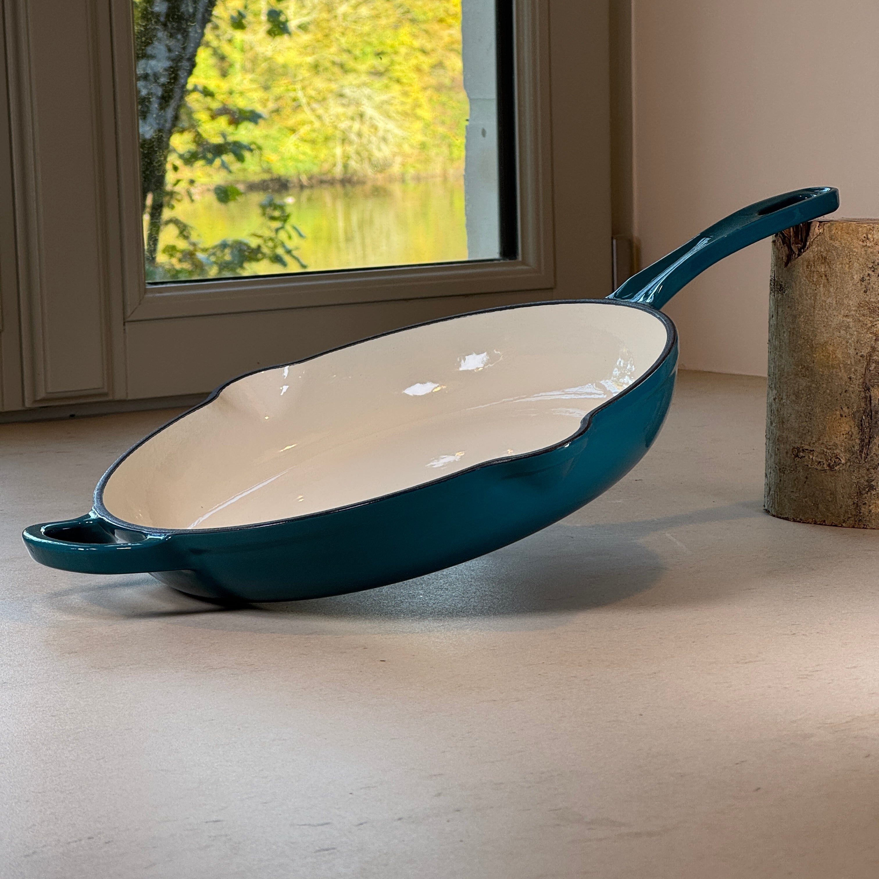 Poêle ronde en fonte émaillée avec anse – Bleu Cyan