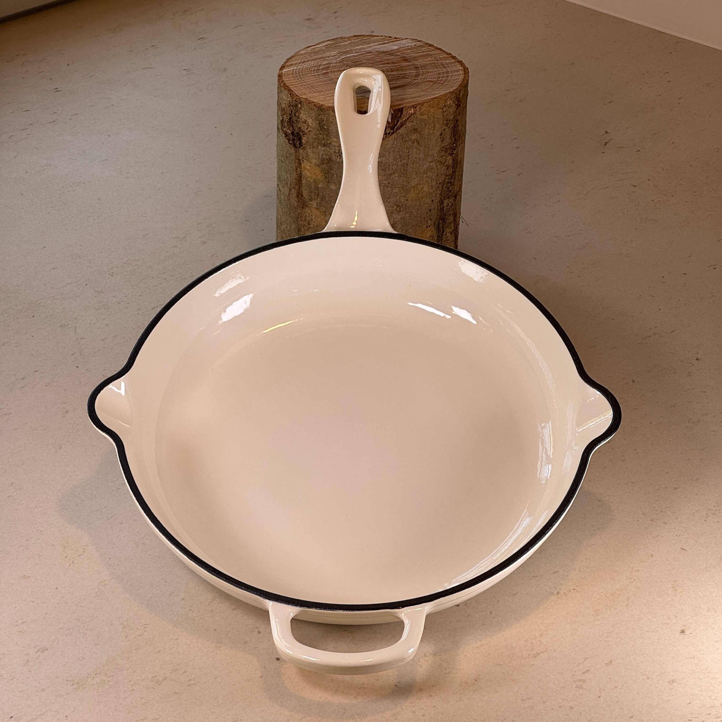 Poêle ronde en fonte émaillée avec anse – Blanc Vanille