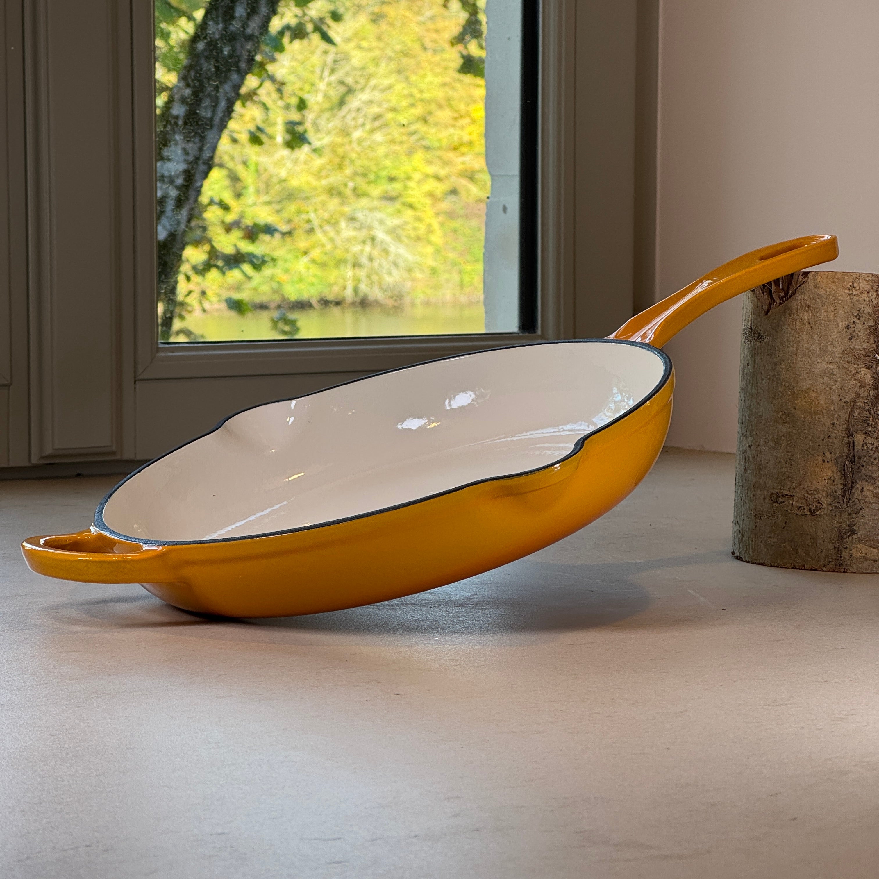 Poêle ronde en fonte émaillée avec anse – Jaune Moutarde