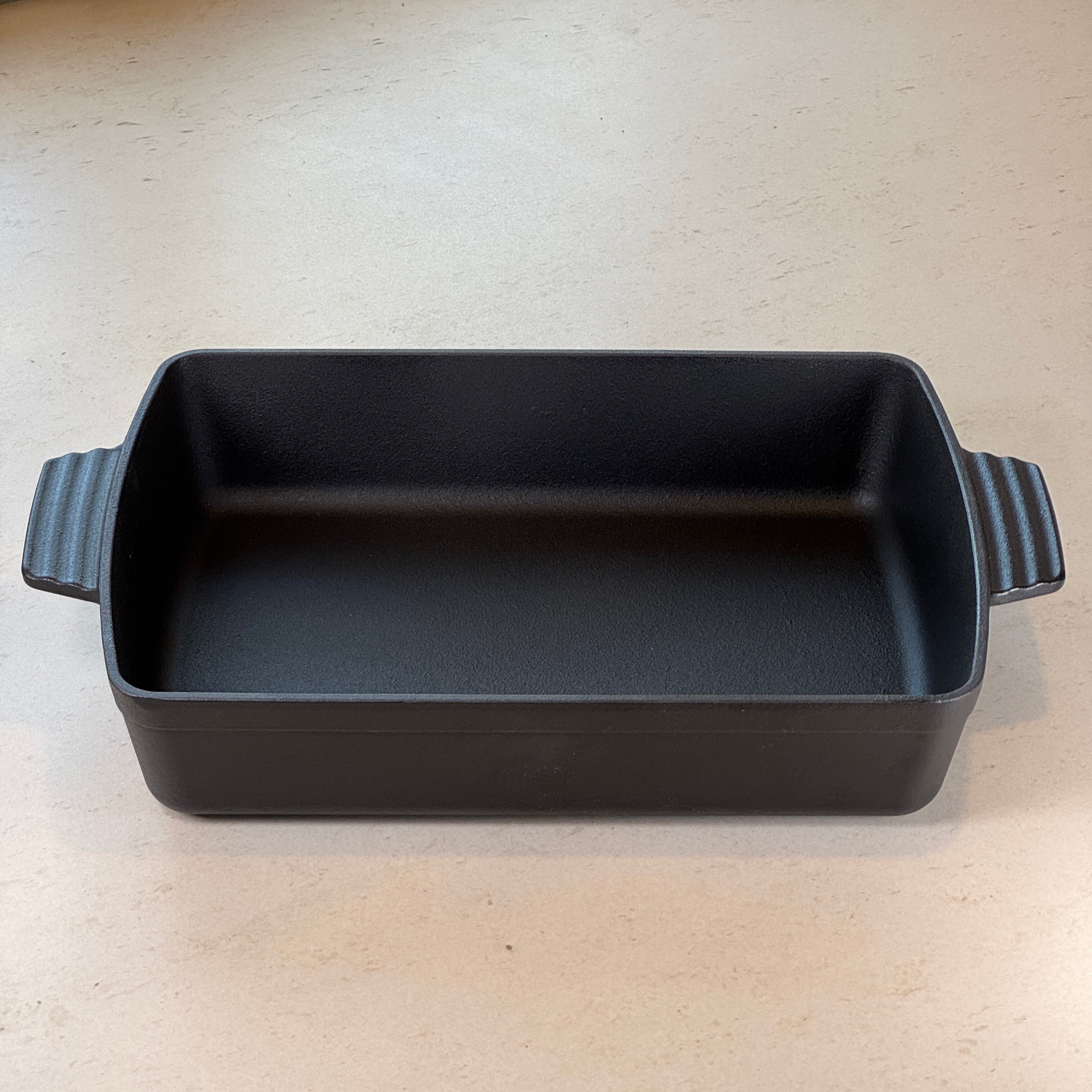Plat à rôtir rectangulaire en fonte – Noir Mat