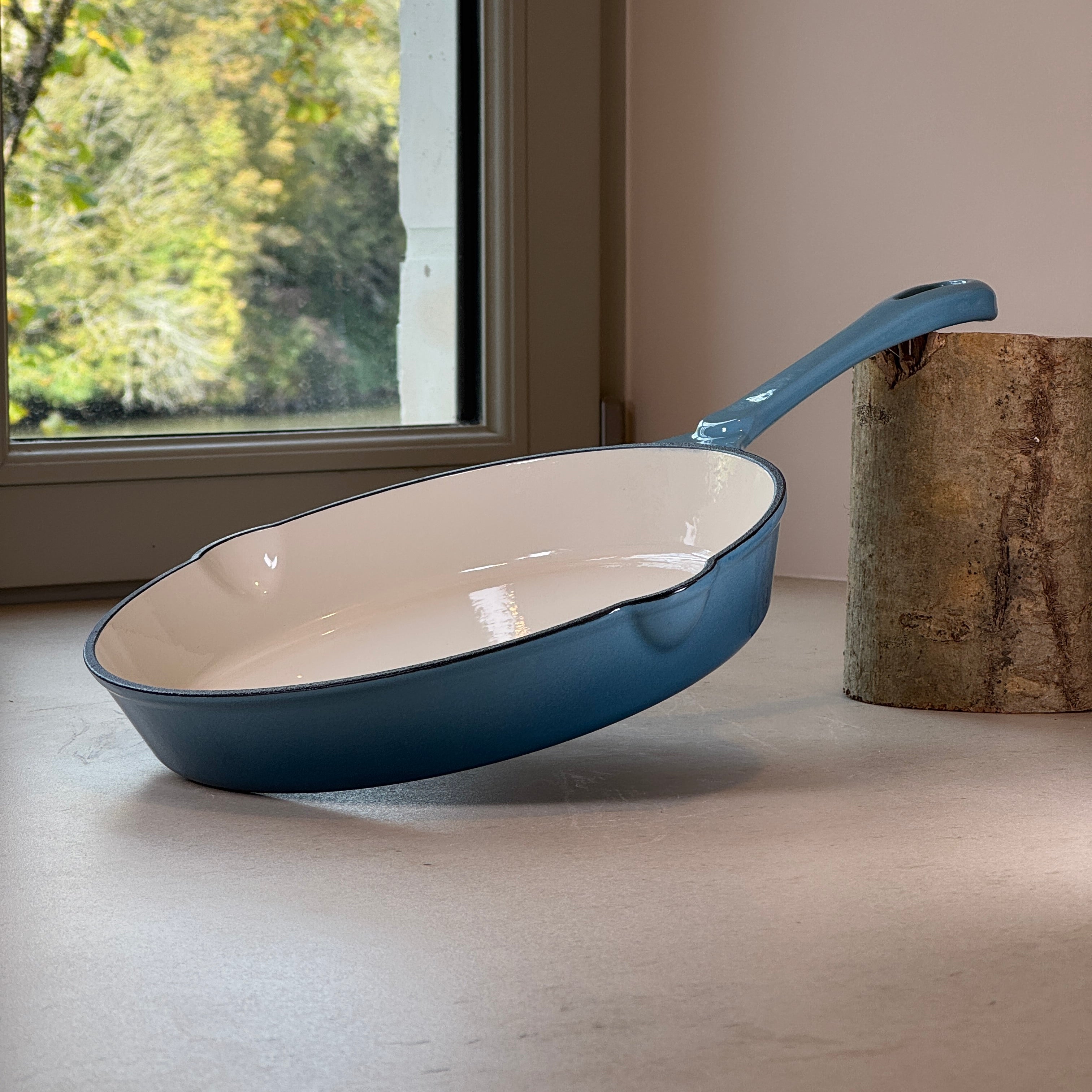 Poêle ronde en fonte émaillée - Bleu Perle