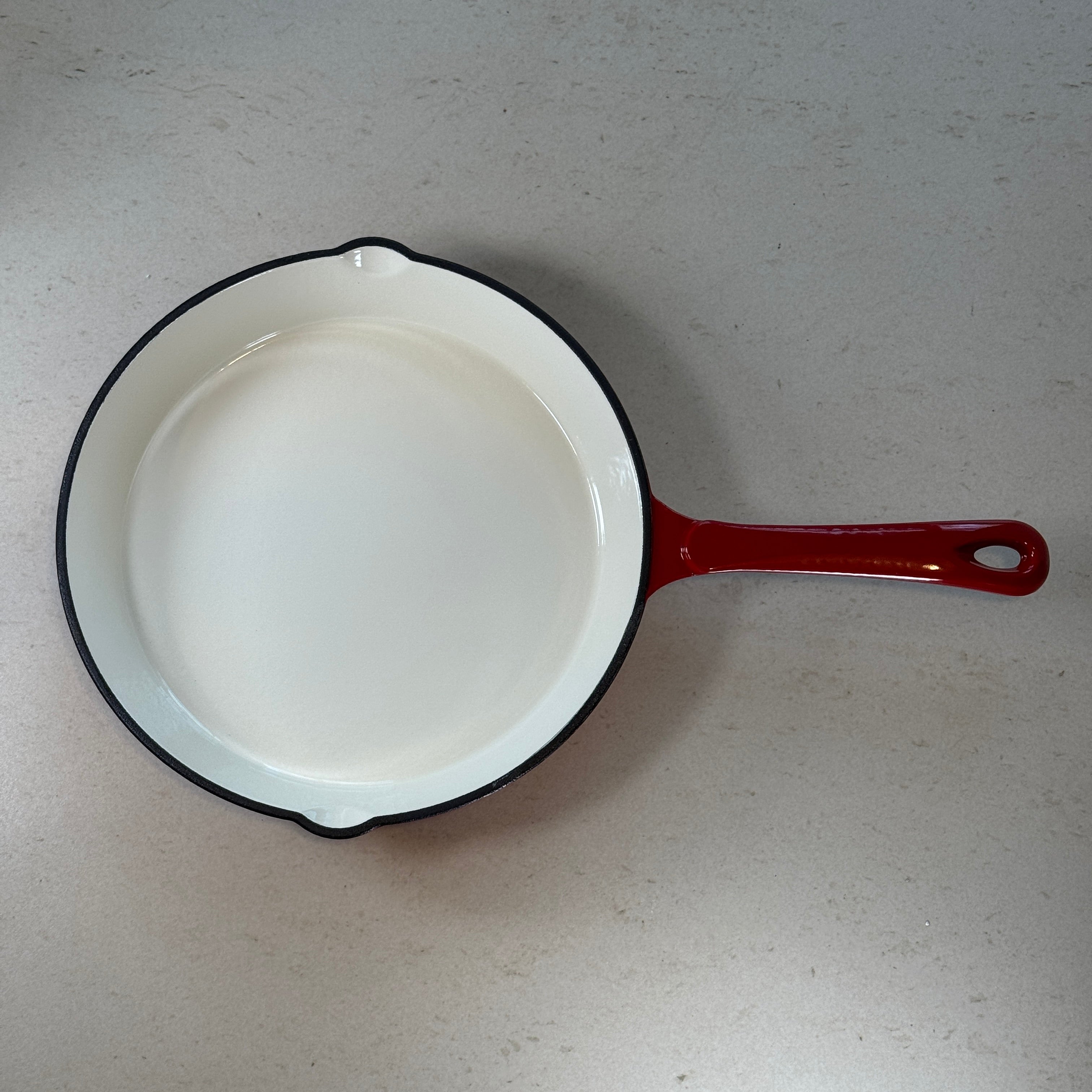 Poêle ronde en fonte émaillée – Rouge Cerise