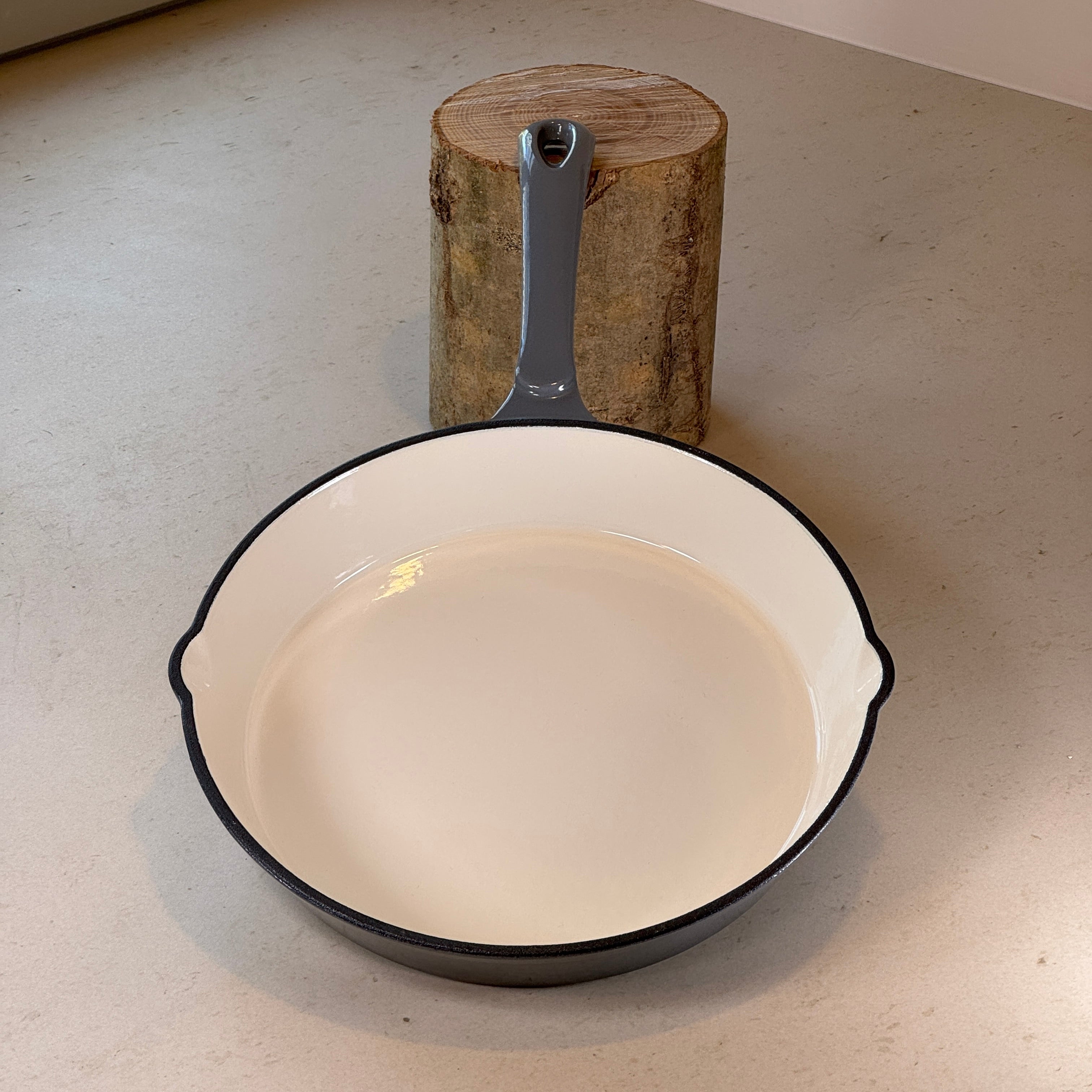 Poêle ronde en fonte émaillée – Gris Anthracite