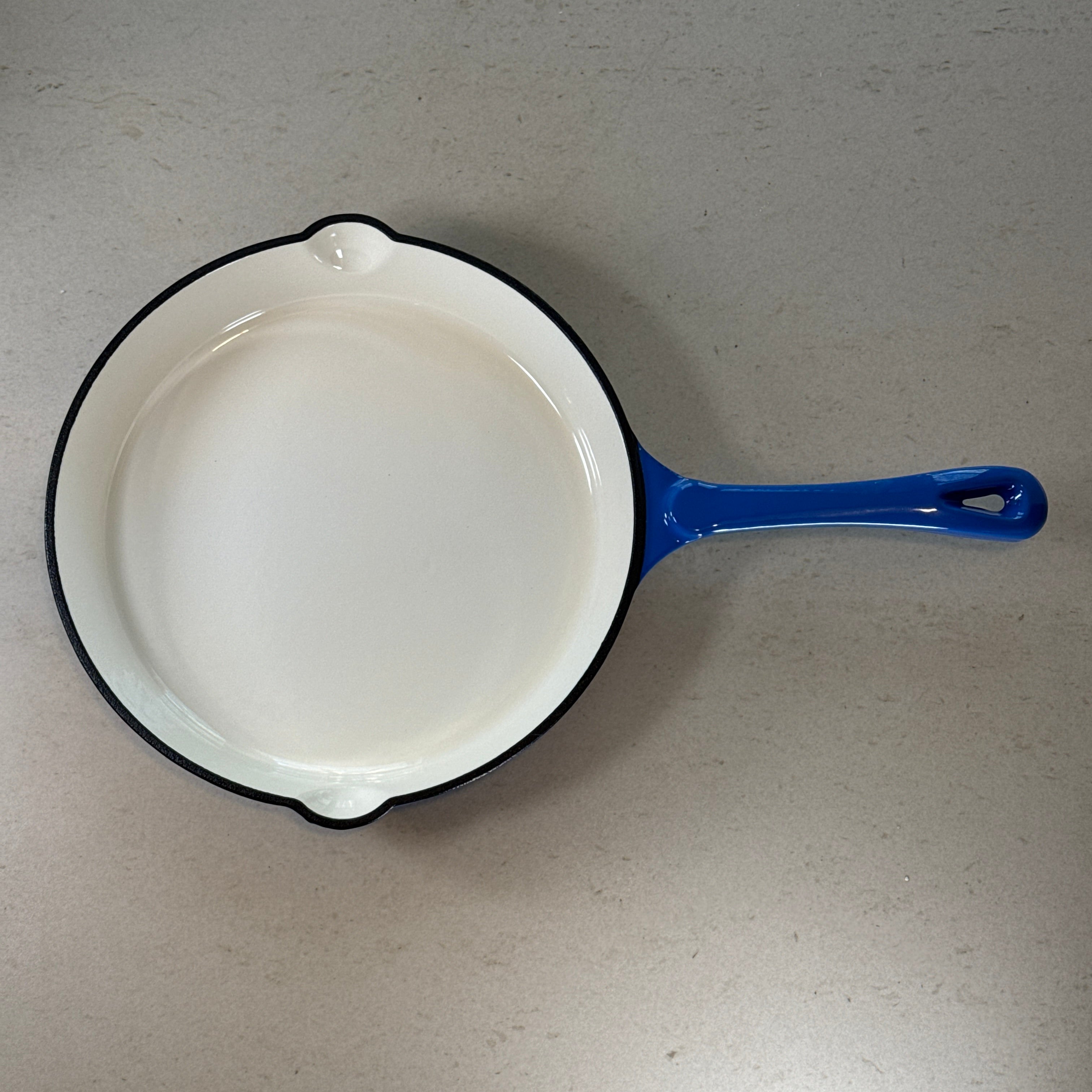 Poêle ronde en fonte émaillée – Bleu Myrtille