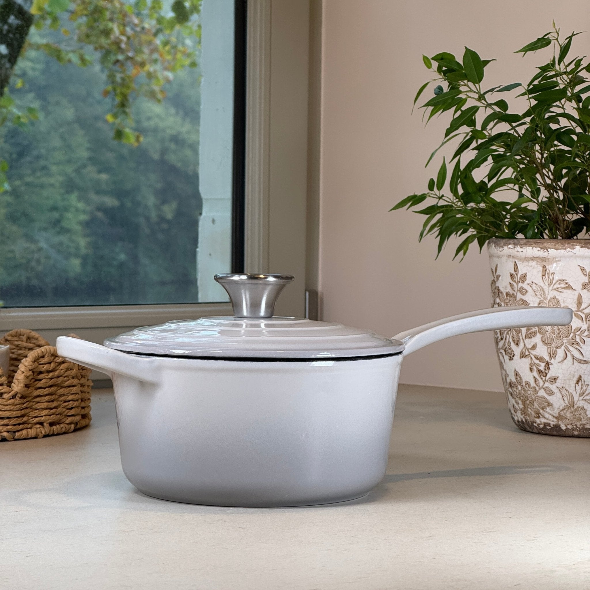 Casserole en fonte émaillée Gris Merigue 19 cm avec couvercle à picots et anse ergonomique