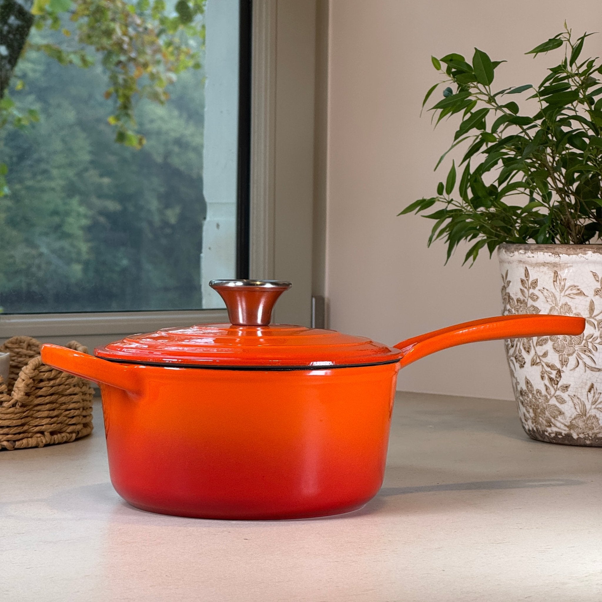 Casserole en fonte émaillée Orange 19 cm avec couvercle à picots et anse ergonomique