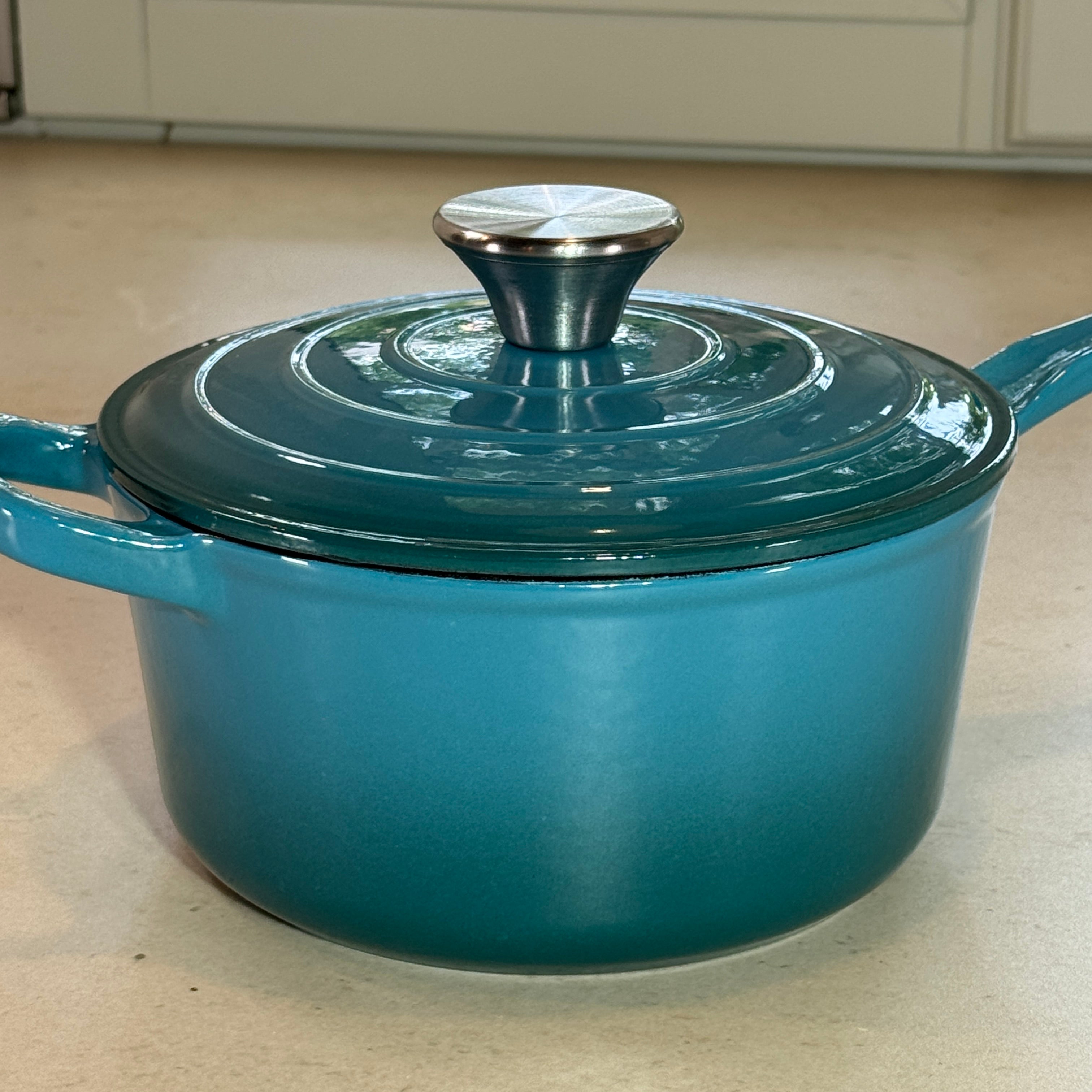 Casserole en fonte émaillée Turquoise conçue pour une cuisson précise et homogène au quotidien