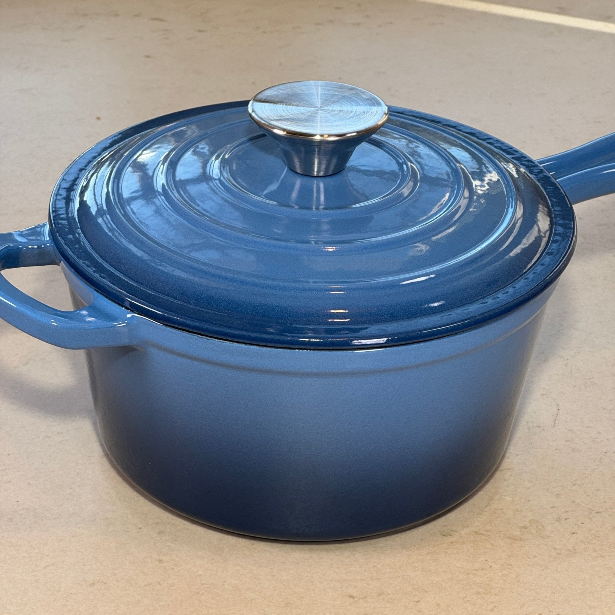 Casserole en fonte émaillée Bleu Perle idéale pour sauces maison, risottos et cuisine technique