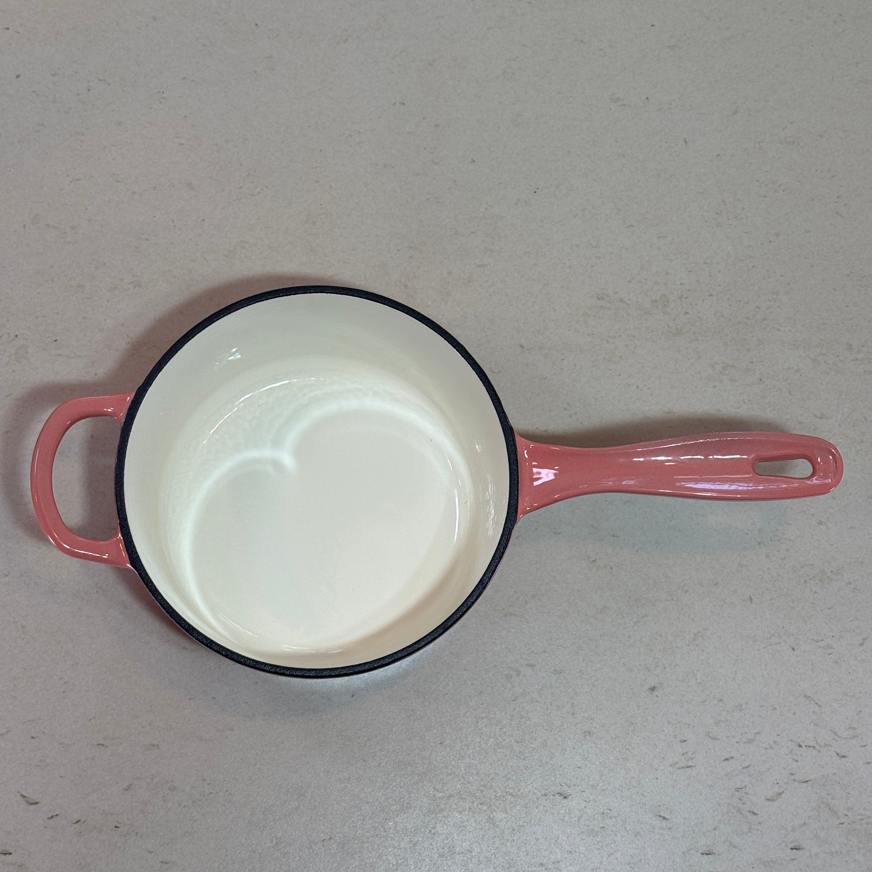 Casserole en fonte émaillée rose intérieur beige