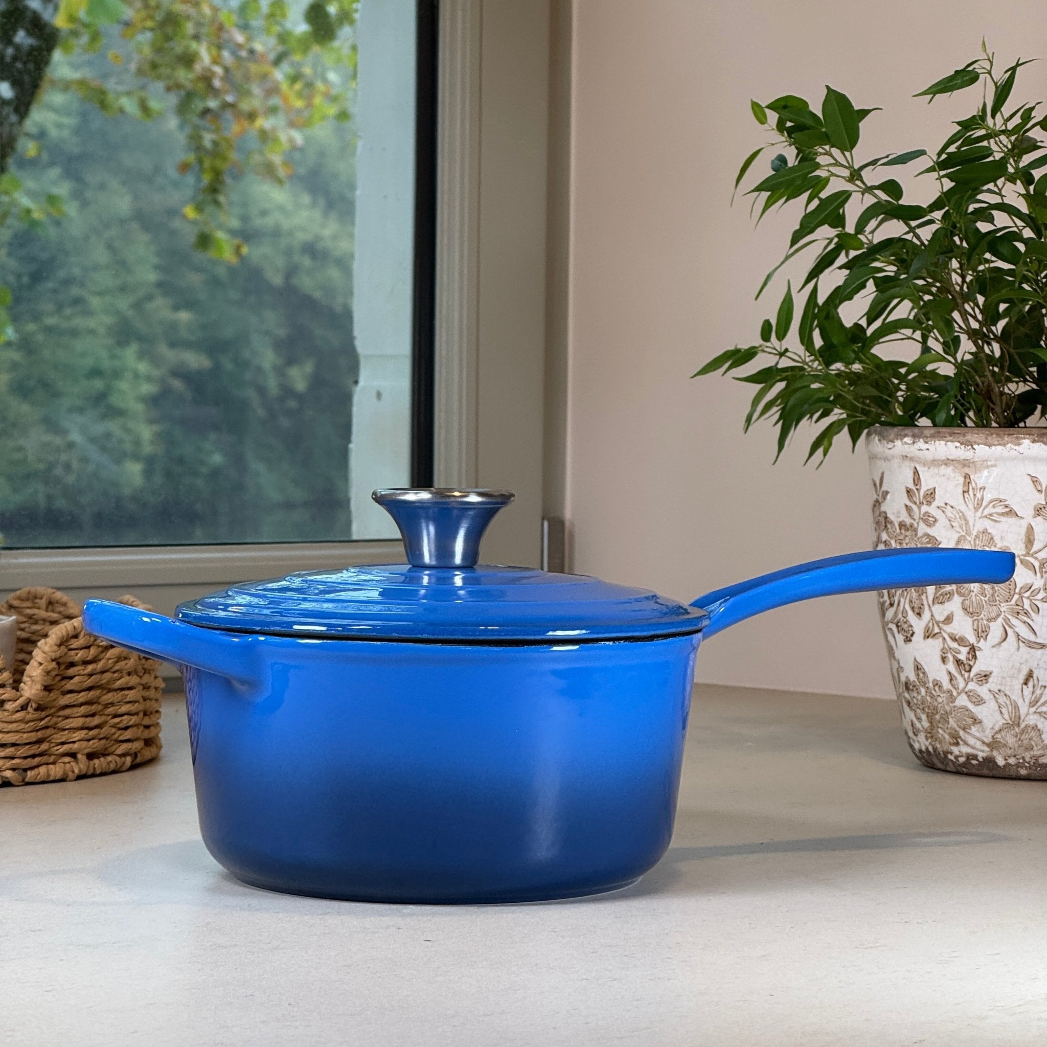 Casserole ronde fonte émaillée bleu myrtille