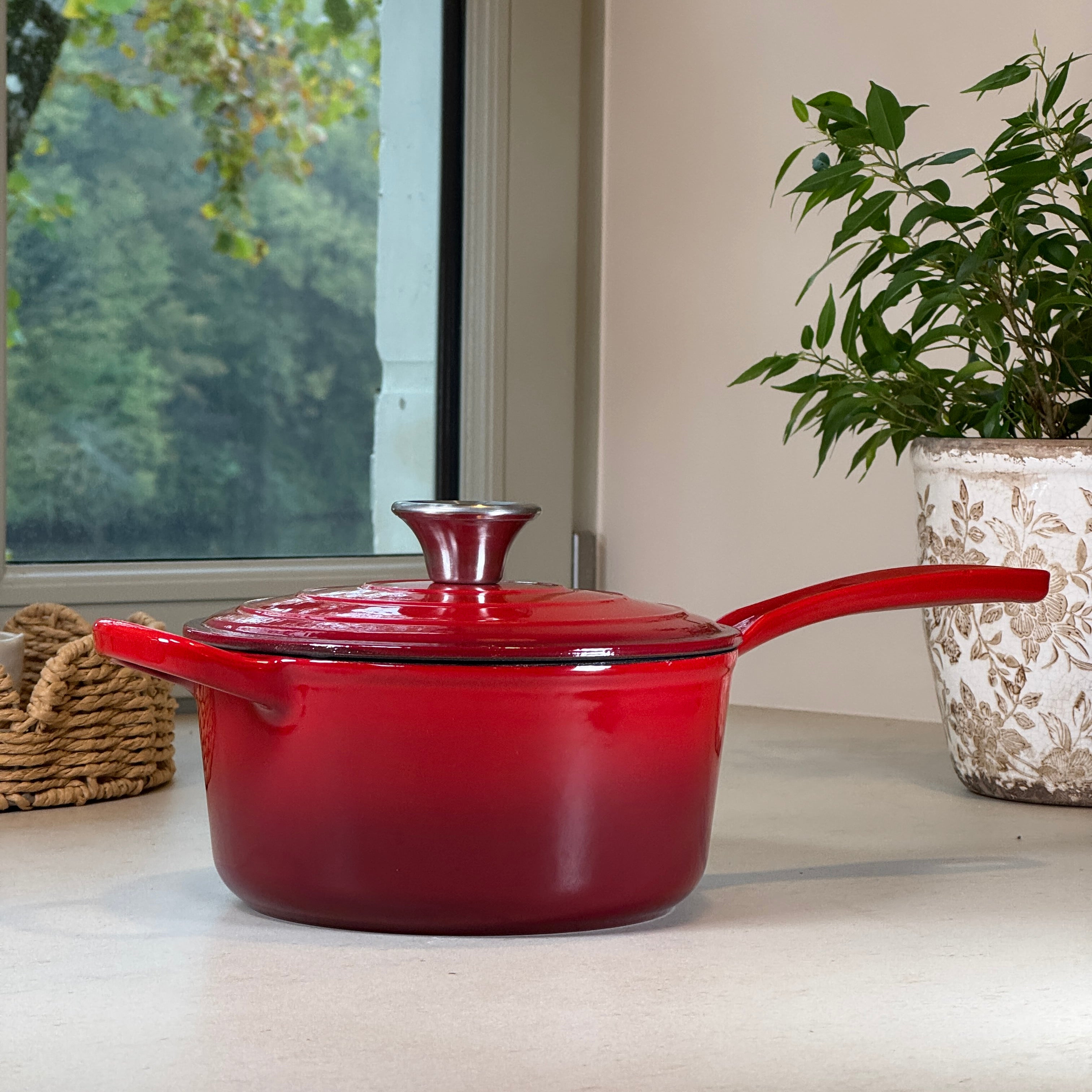 Casserole ronde fonte émaillée rouge cerise