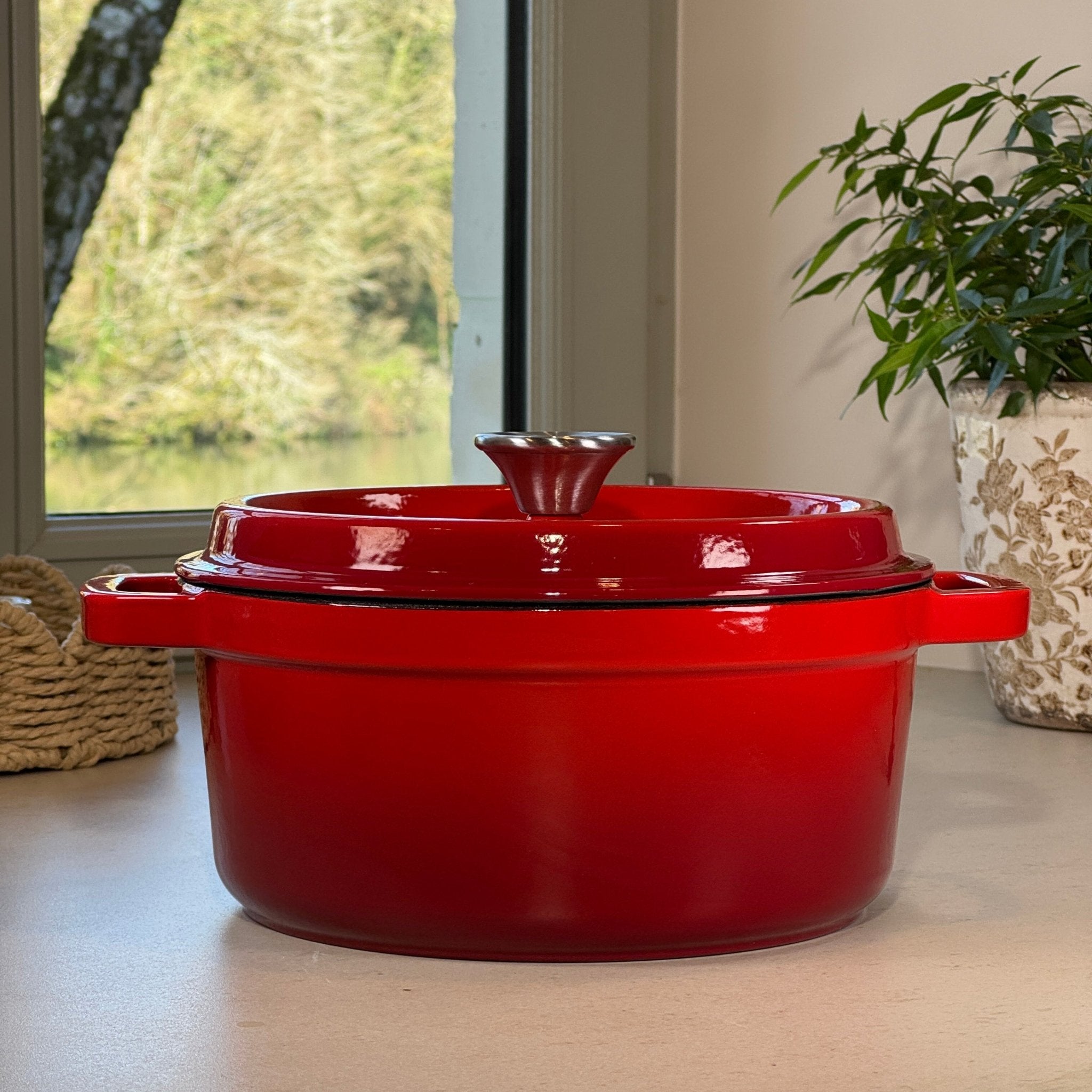 Cocotte classique ronde fonte émaillée rouge cerise