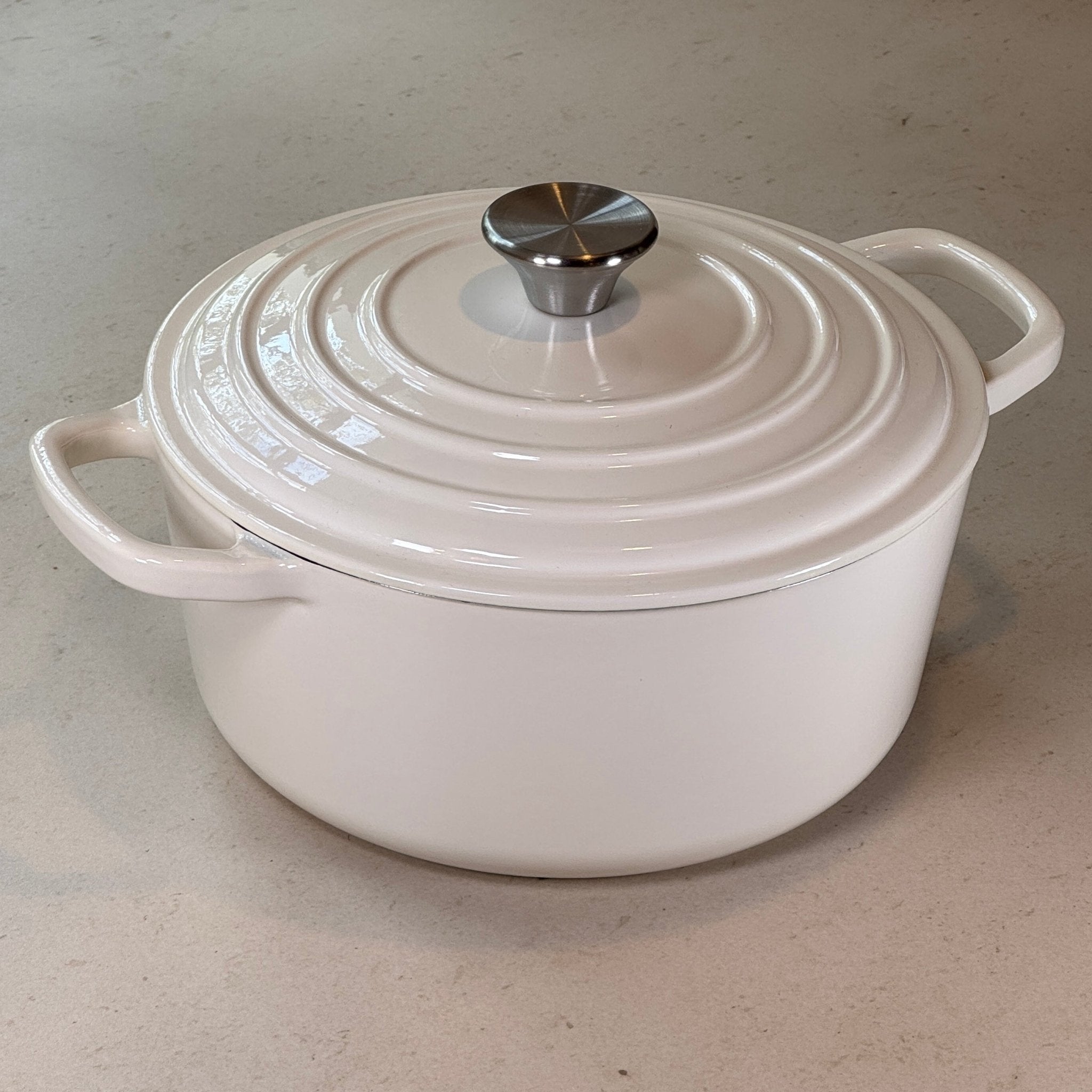 Cocotte ronde en fonte émaillée Blanc Vanille pour cuisine familiale, cuisson au four et tous feux