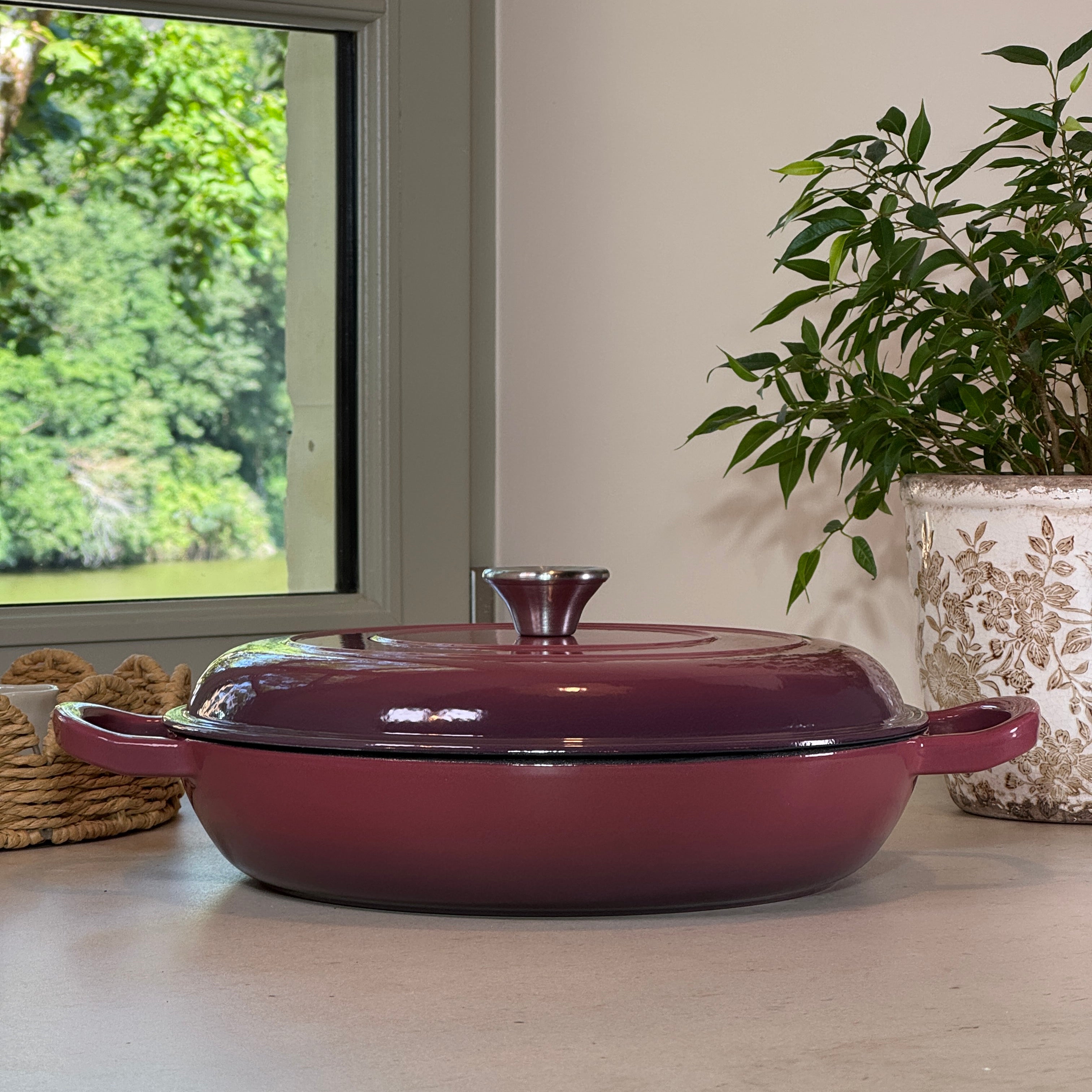 Faitout en fonte émaillée Figue 30 cm avec couvercle à picots pour cuisson homogène
