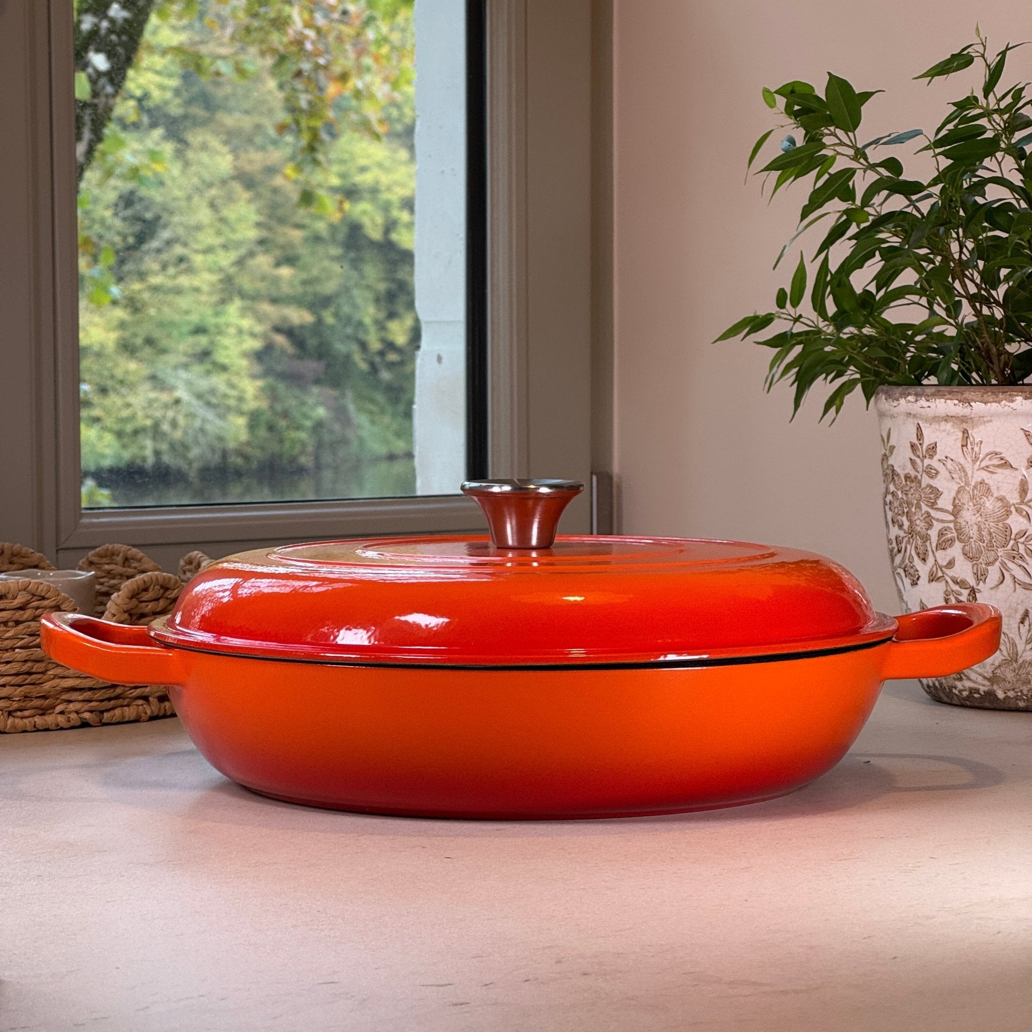 Faitout en fonte émaillée Orange 30 cm avec couvercle à picots pour cuisson homogène