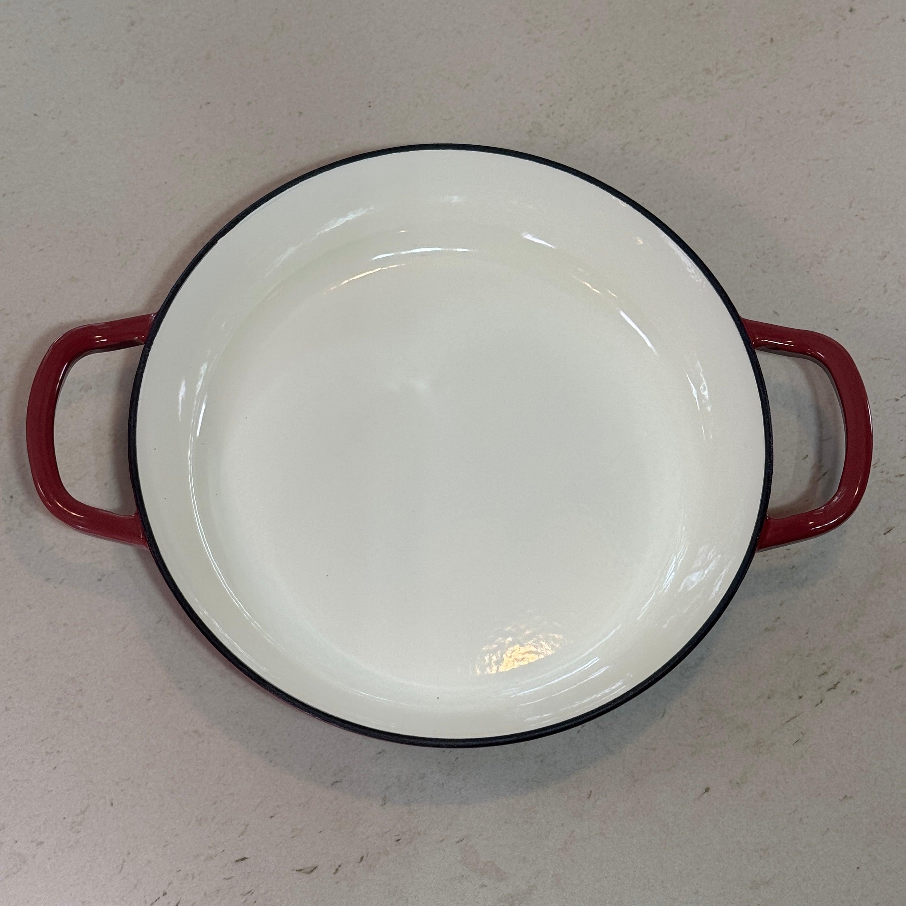 Faitout en fonte émaillée figue offrant une chaleur homogène pour mijoter soupes, pâtes et plats du quotidien