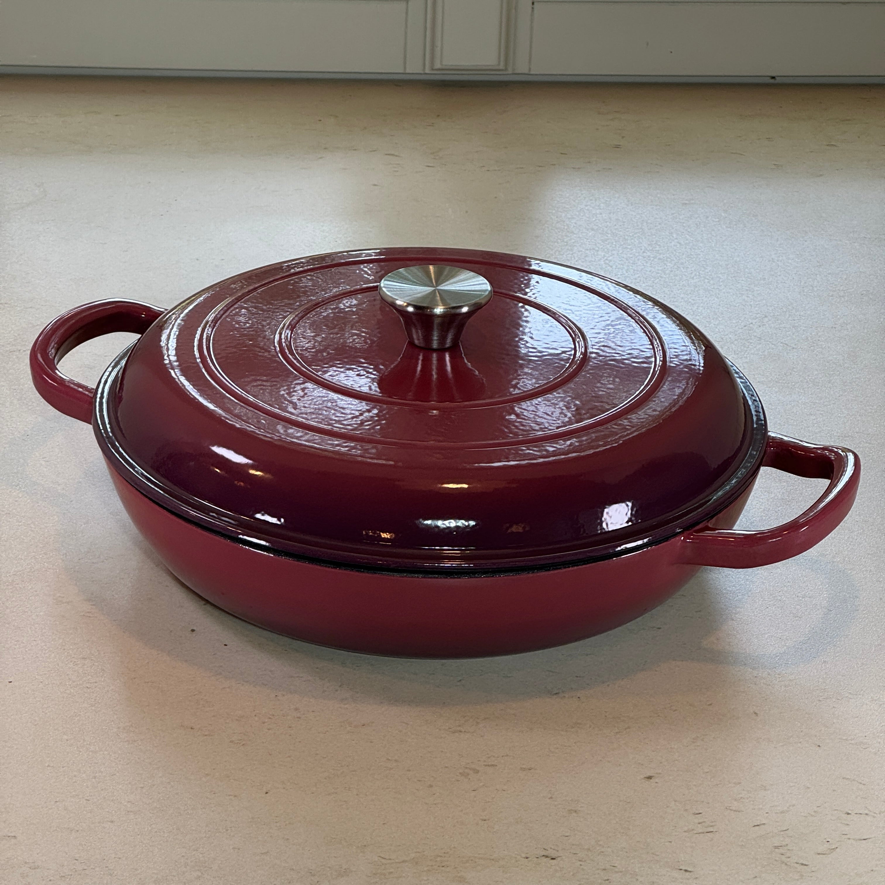 Faitout en fonte émaillée figue adapté à la cuisine quotidienne et aux plats faits maison